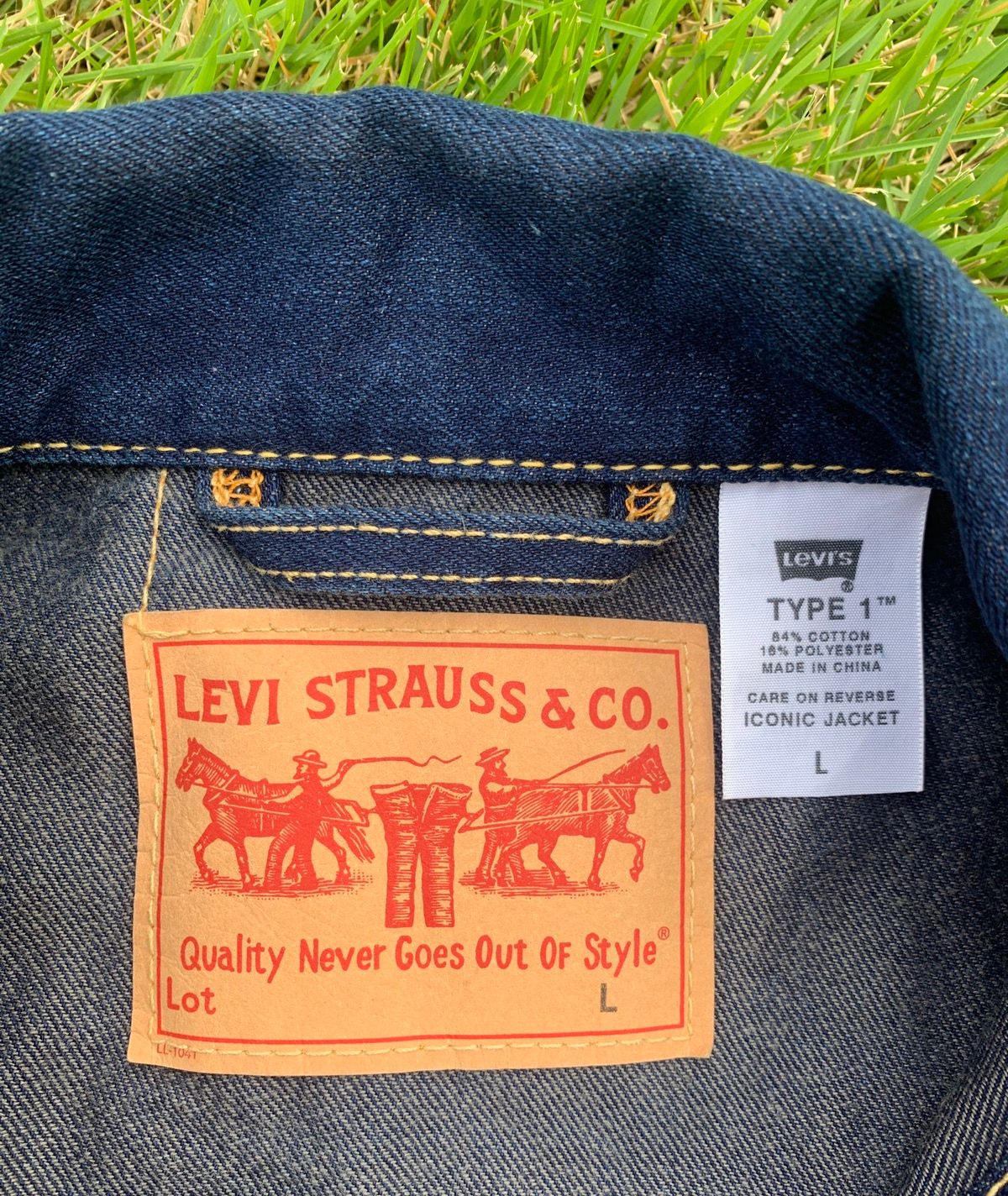 Levi's Vintage Style Levi’s Type 1 Iconic Denim Jean Trucker Jacket Size US L / EU 52-54 / 3 - 4 Preview