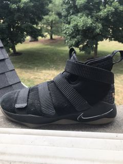 Lebron soldier 11 outlet black gum