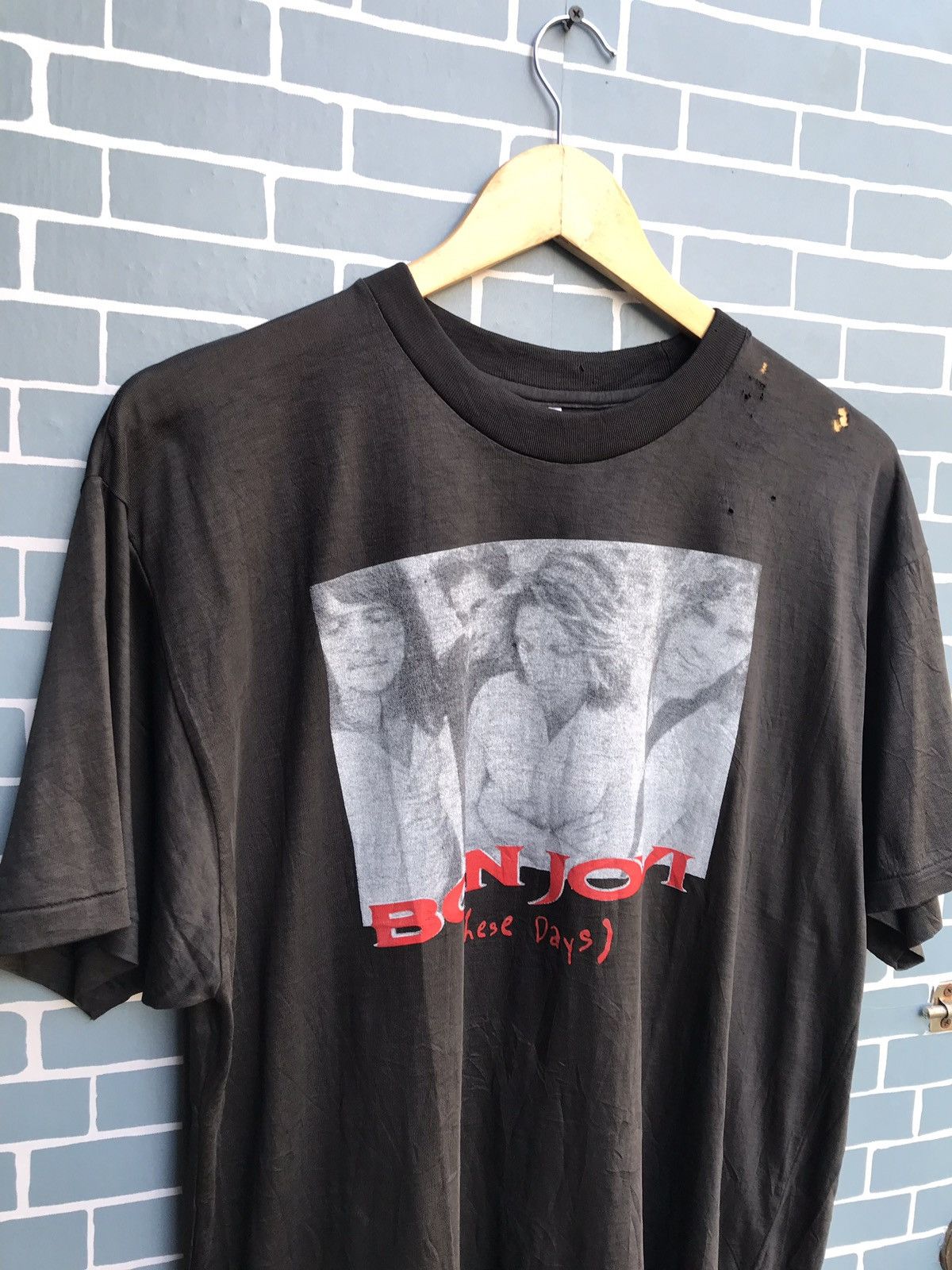 vintage 90's distressed bon jovi (these days) single stitch