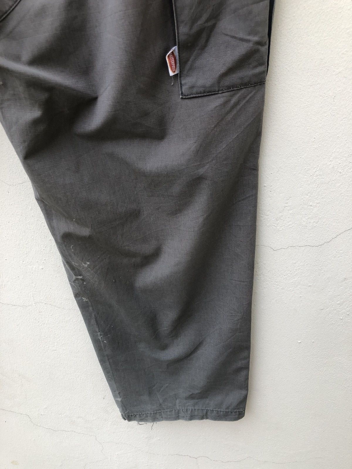 Japanese Brand × MasterPiece Vintage Masterpiece Japan Paint Splattered Cargo Trouser Size US 32 / EU 48 - 13 Thumbnail