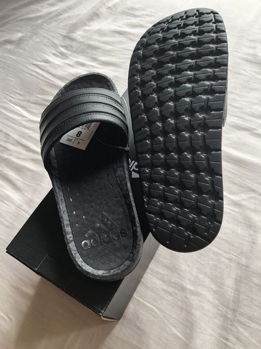 Adidas adilette best sale boost triple black