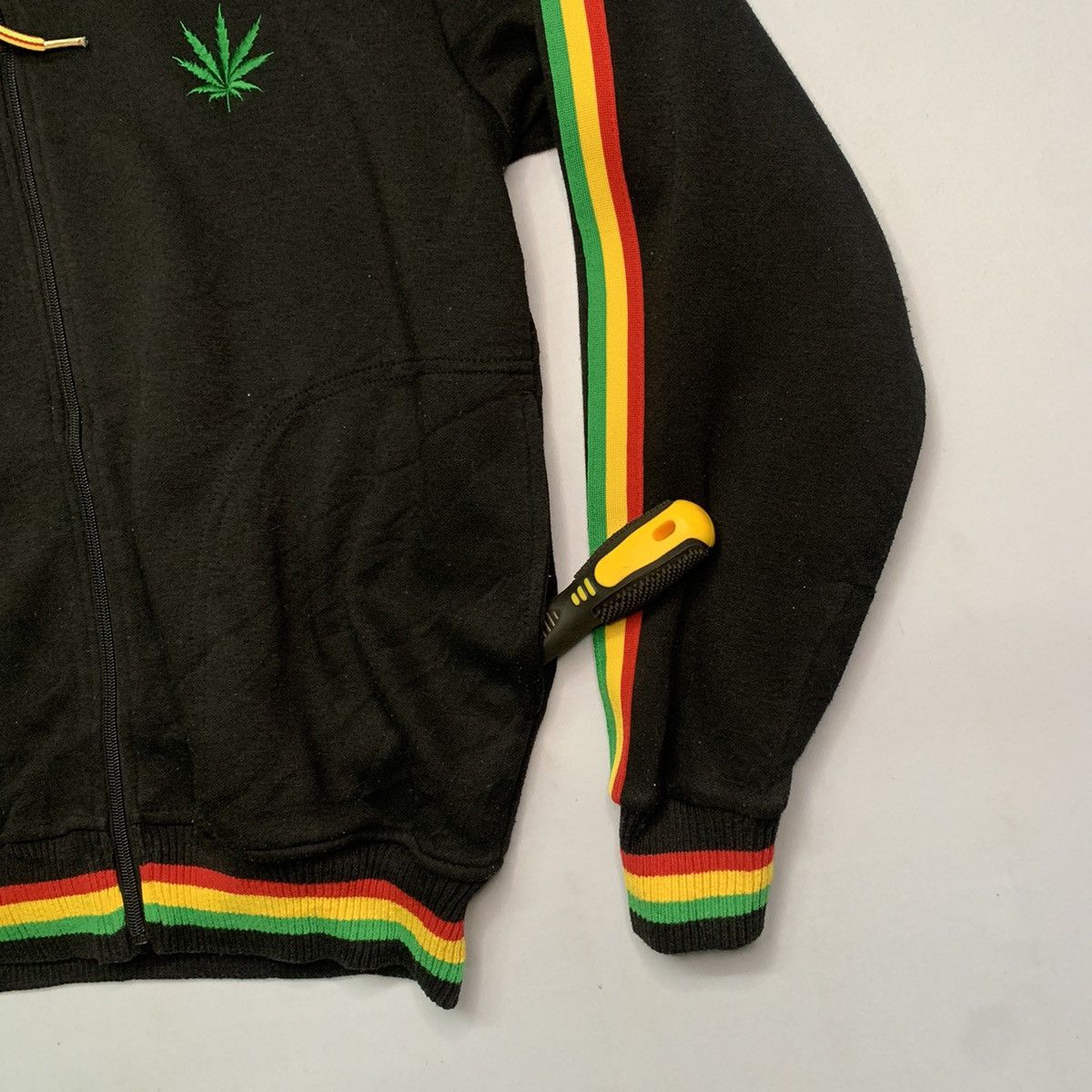 Japanese Brand × Vintage Vintage Marijuana Rasta Mania Small Logo Hoodie Sweater Size US L / EU 52-54 / 3 - 4 Thumbnail
