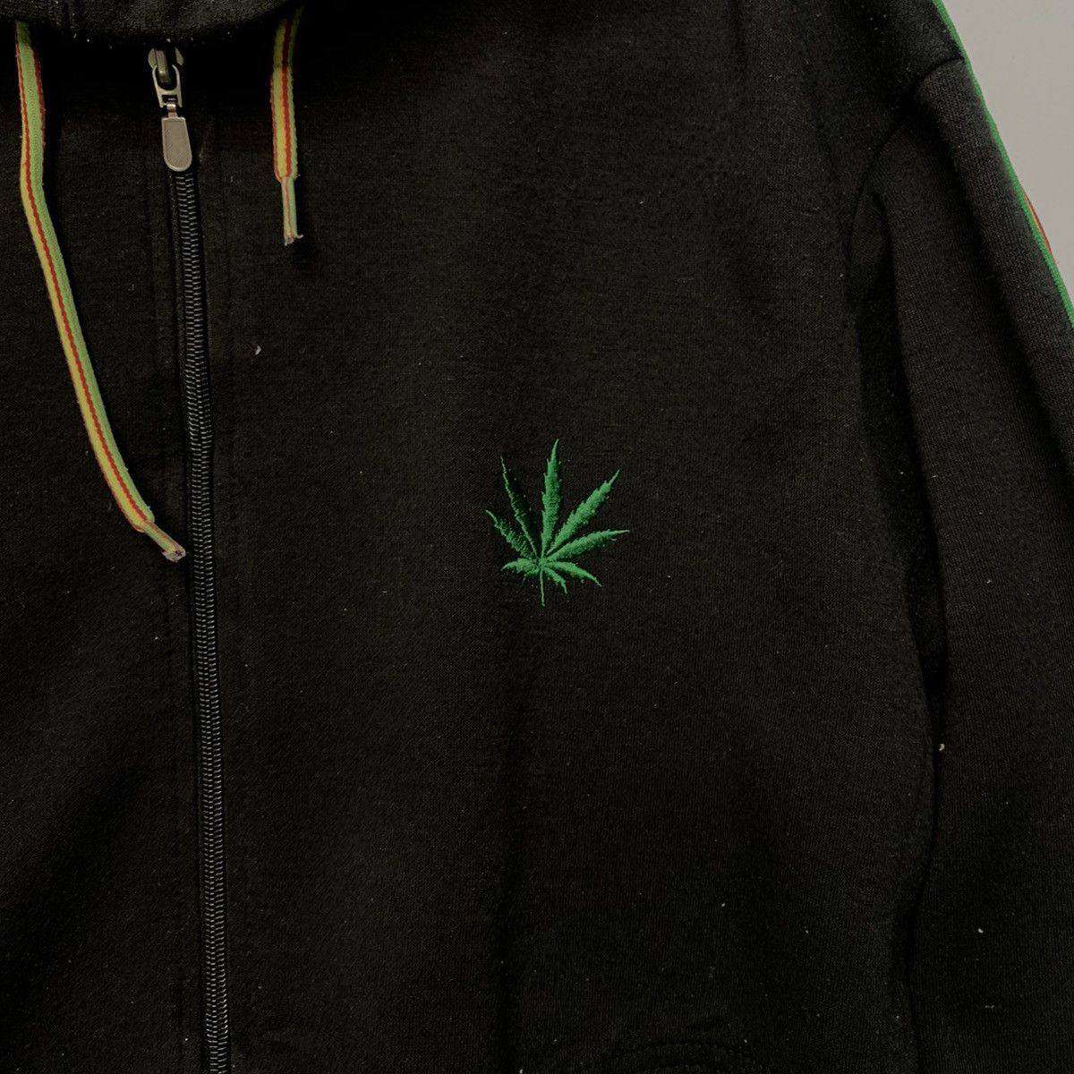 Japanese Brand × Vintage Vintage Marijuana Rasta Mania Small Logo Hoodie Sweater Size US L / EU 52-54 / 3 - 2 Thumbnail