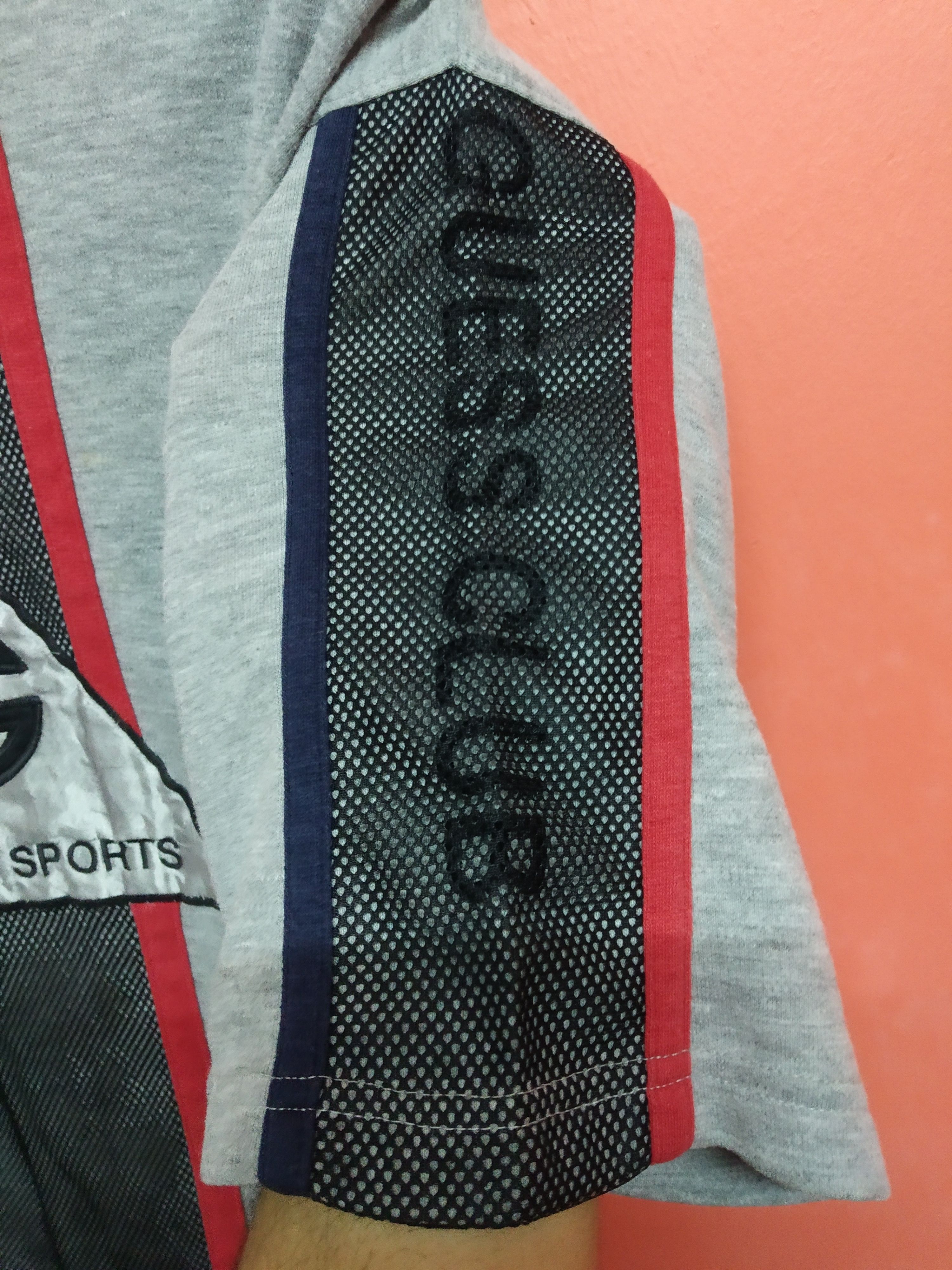 Guess × Vintage Vtg Guess Club Sport Big Logo T- shirt Size US L / EU 52-54 / 3 - 5 Thumbnail