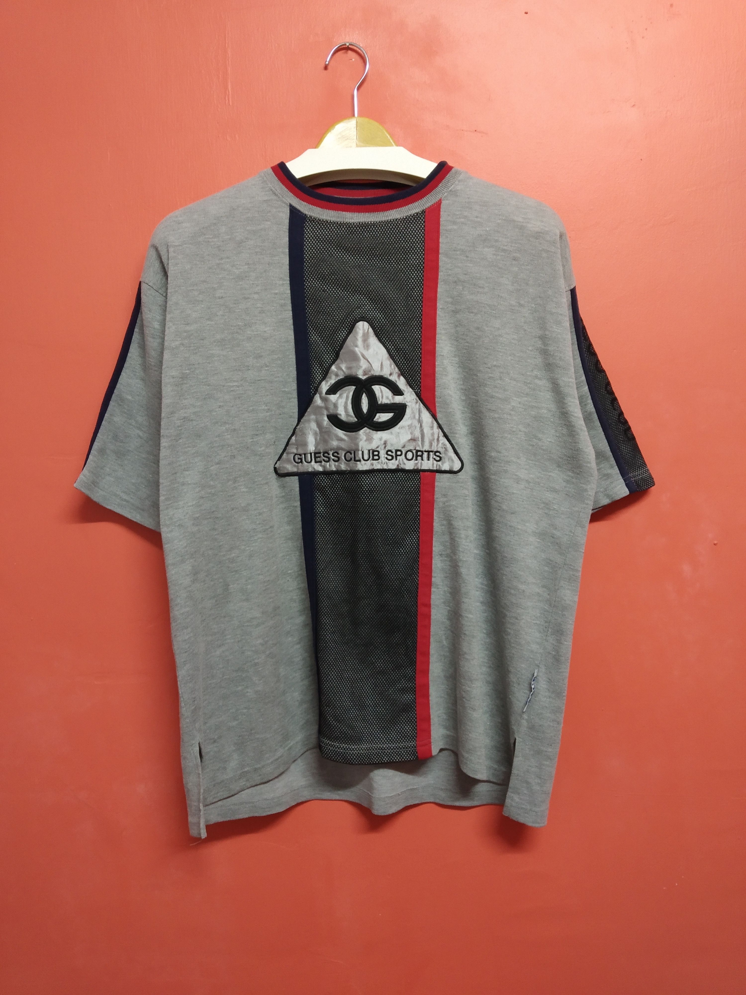 Guess × Vintage Vtg Guess Club Sport Big Logo T- shirt Size US L / EU 52-54 / 3 - 1 Thumbnail