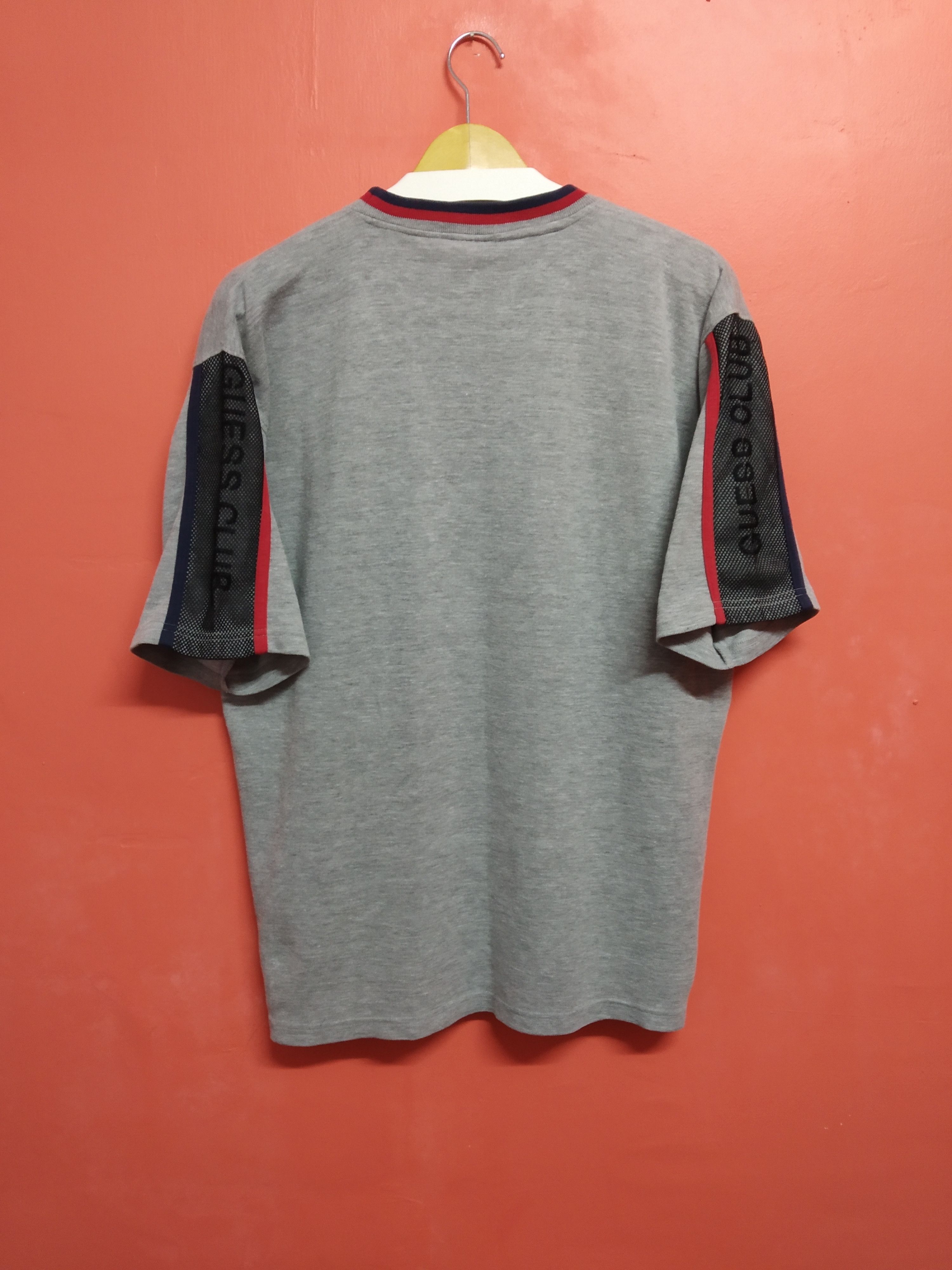 Guess × Vintage Vtg Guess Club Sport Big Logo T- shirt Size US L / EU 52-54 / 3 - 2 Thumbnail