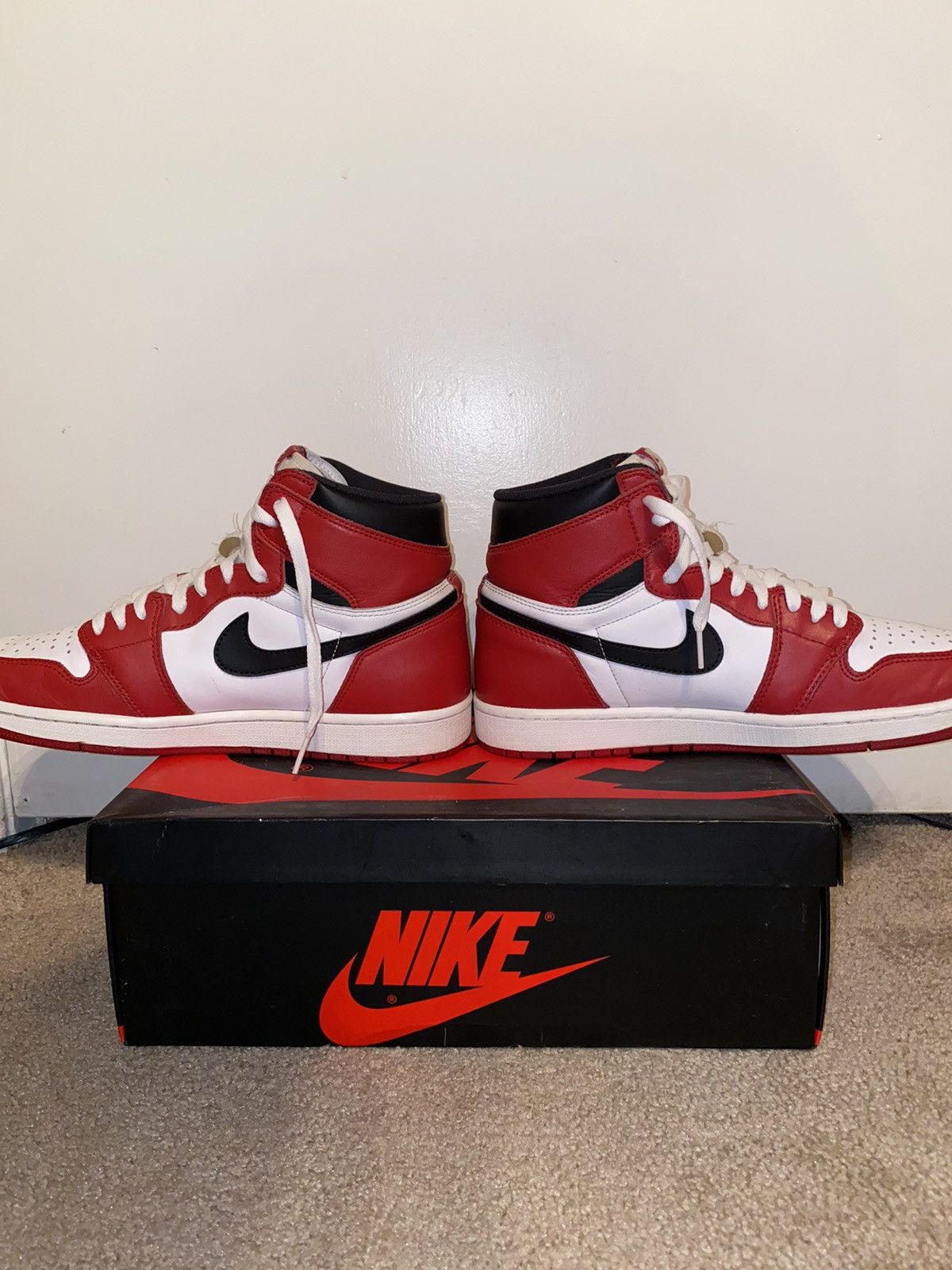 Jordan Brand Air Jordan 1 Retro High OG 2015 Chicago 2015 Size US 11 / EU 44 - 4 Thumbnail