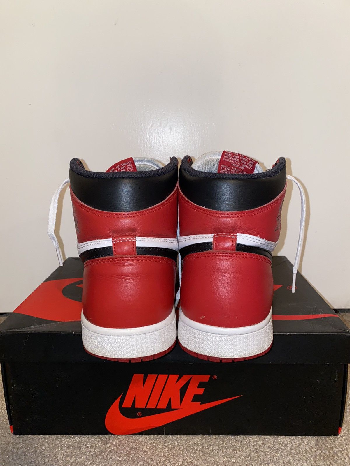Jordan Brand Air Jordan 1 Retro High OG 2015 Chicago 2015 Size US 11 / EU 44 - 2 Thumbnail