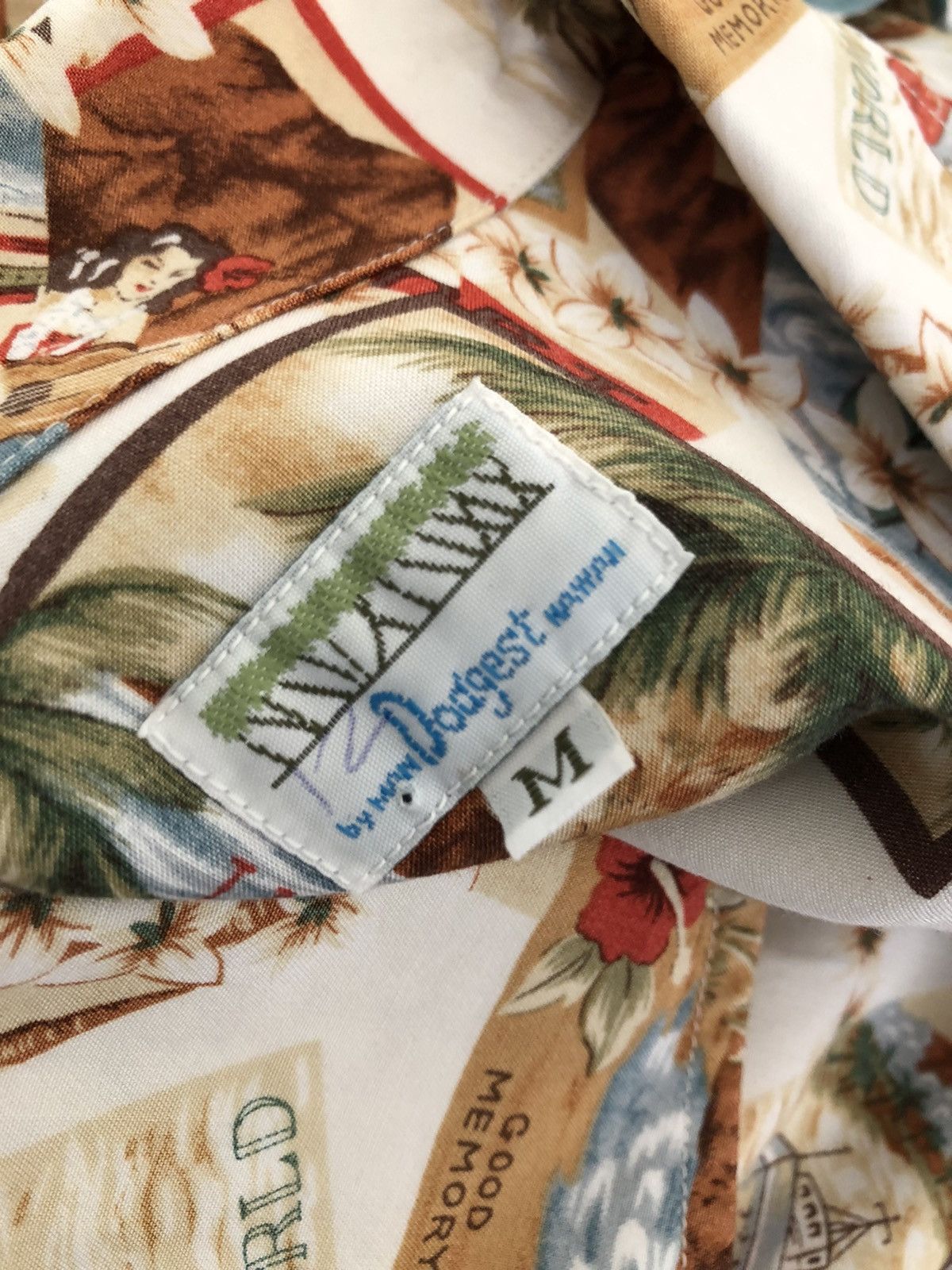 Vintage Japanese Hawaiian Shirt Dodgest Rayon Aloha Size US M / EU 48-50 / 2 - 14 Thumbnail