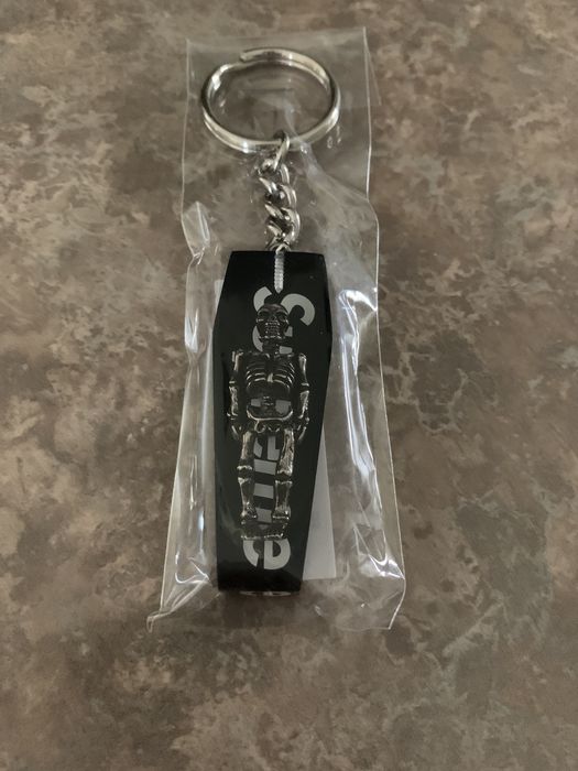 Supreme best sale skeleton keychain