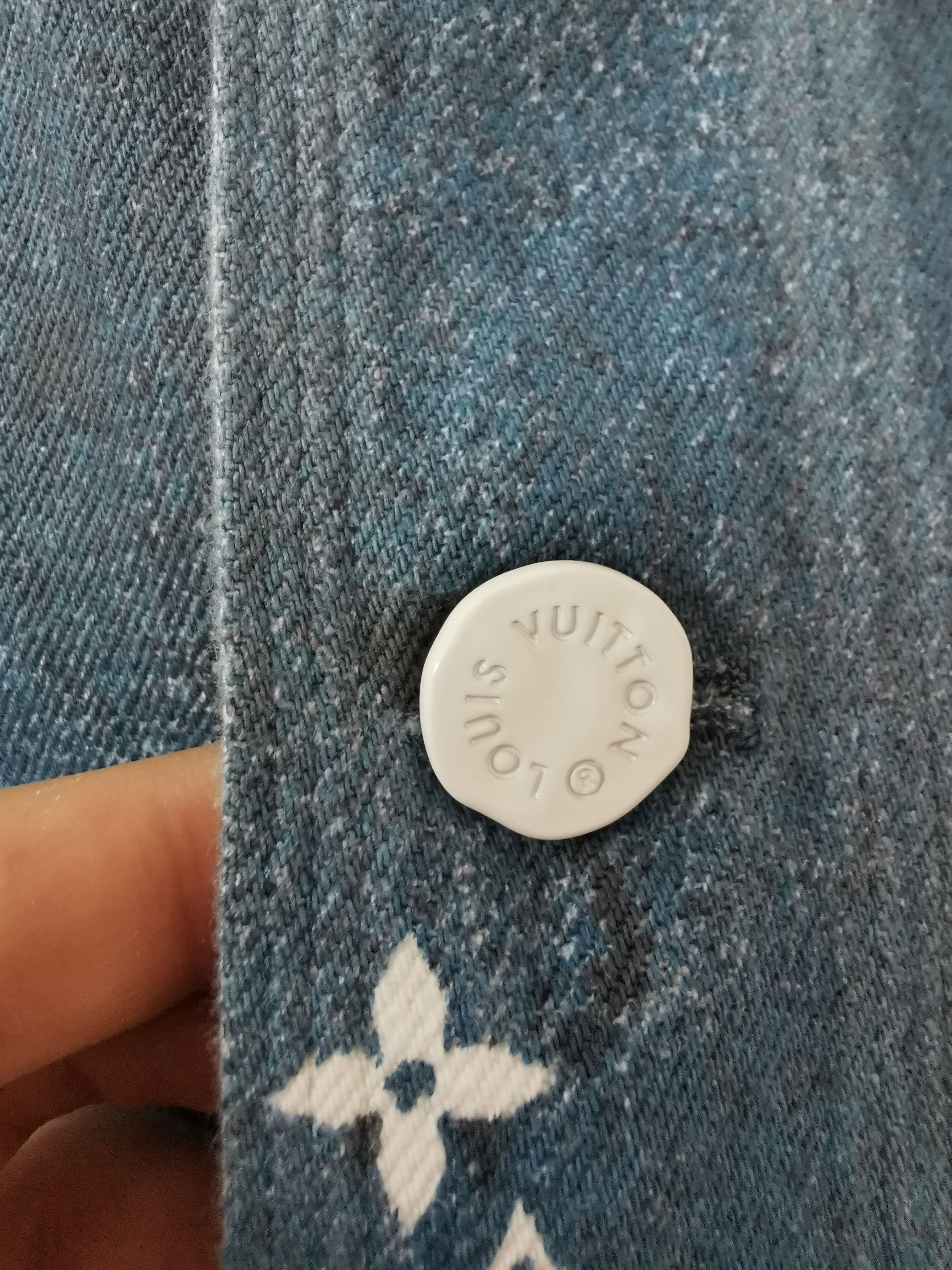 Louis Vuitton SS20 Handpainted Monogram Degrade Denim Over/Workshirt Size US XS / EU 42 / 0 - 5 Thumbnail