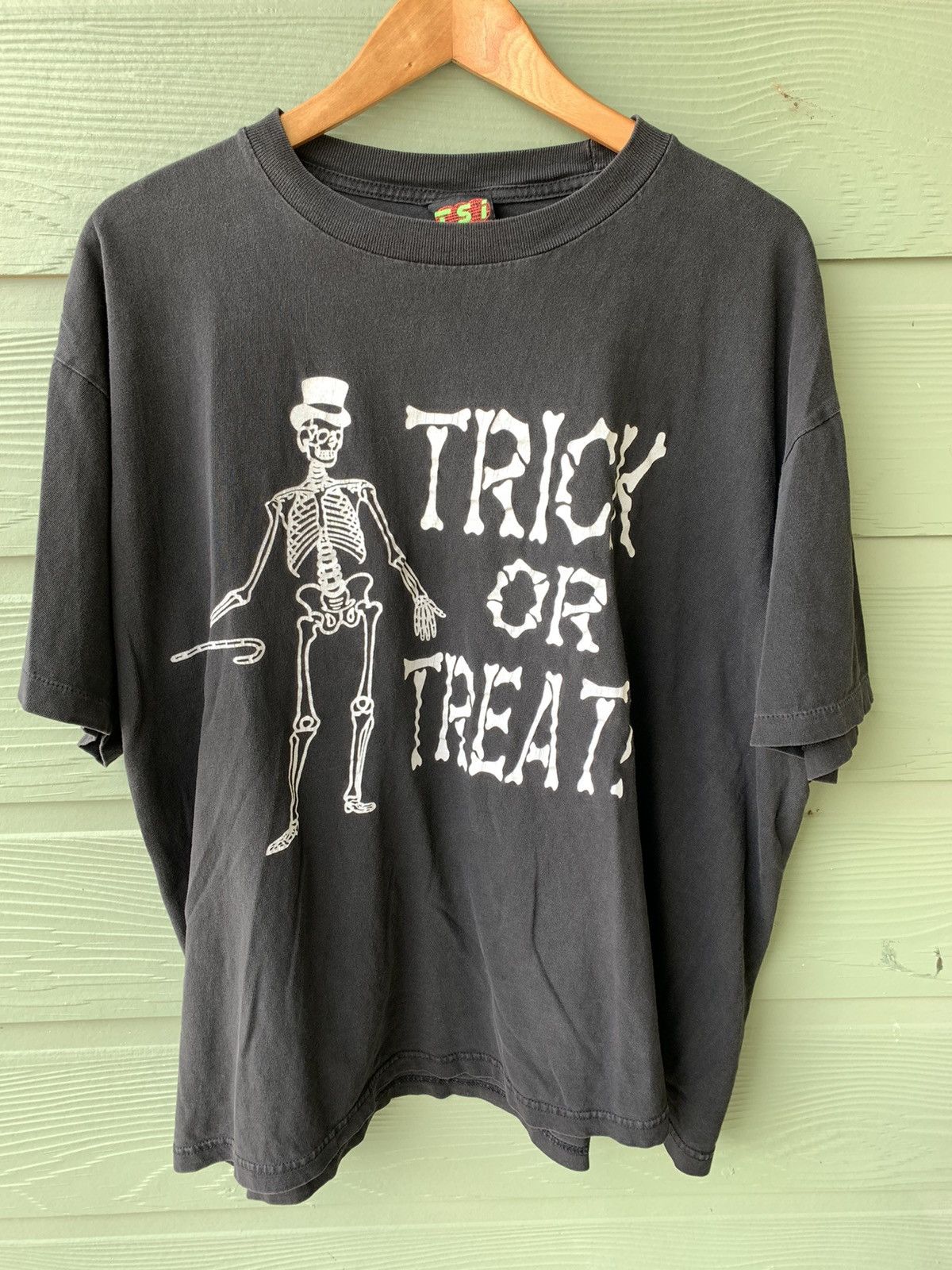 Vintage 90s SS Halloween Trick or Treat T Shirt Sz XL Size US XL / EU 56 / 4 - 2 Thumbnail