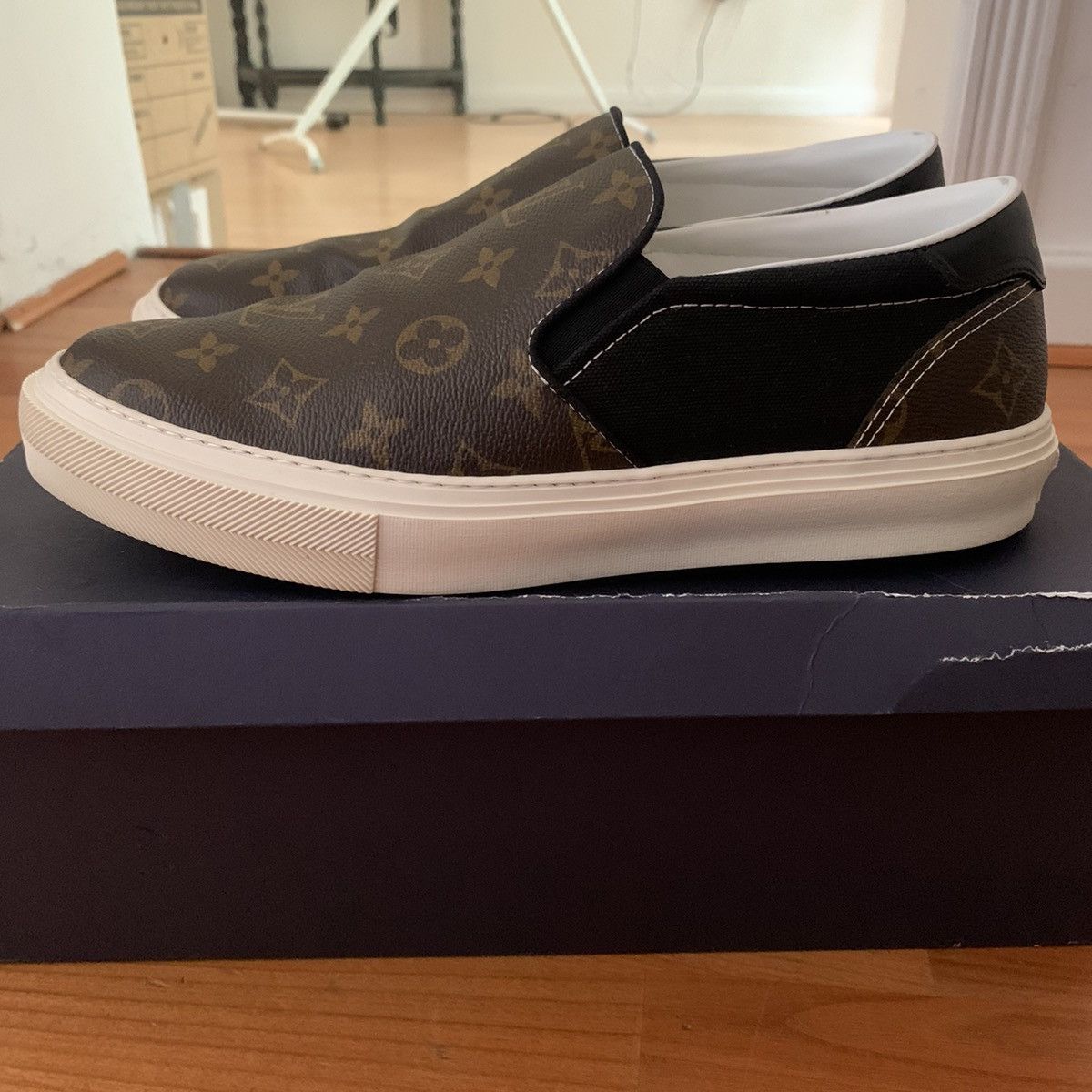 Louis Vuitton Louis Vuitton Monogram Trocadero Slip-On Sneaker Size US 9.5 / EU 42-43 - 4 Thumbnail
