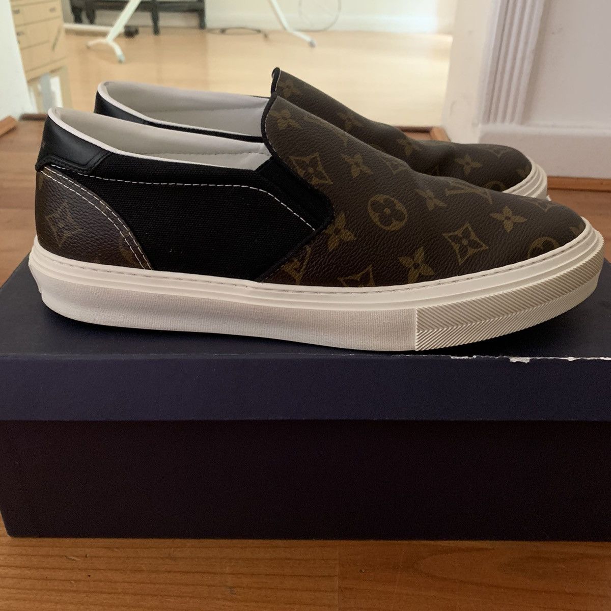 Louis Vuitton Louis Vuitton Monogram Trocadero Slip-On Sneaker Size US 9.5 / EU 42-43 - 2 Thumbnail