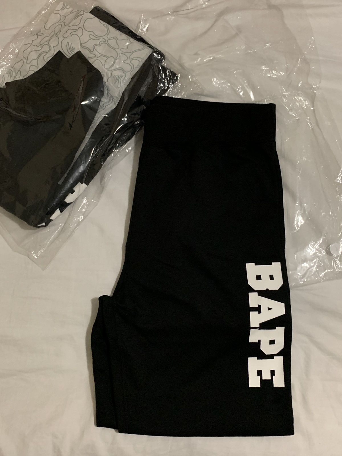 Bape Bape Sweatpants Black. Family Bag Edition. (X-Large) Size US 36 / EU 52 - 1 Thumbnail
