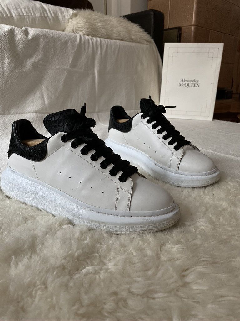 Alexander McQueen Alexander McQueen Oversized Sneaker Size US 11 / EU 44 - 2 Thumbnail