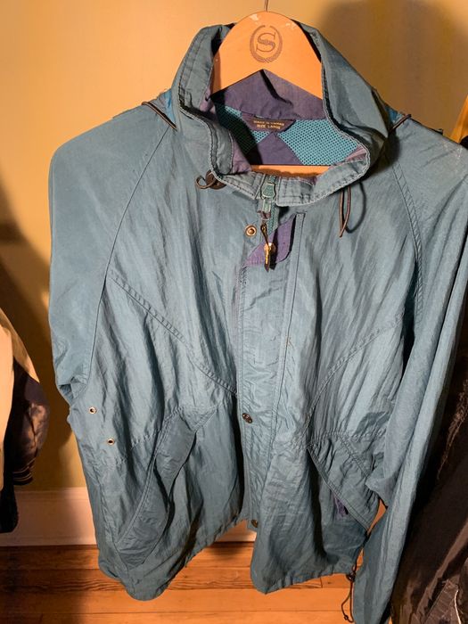 Field And Stream Vintage Field and Stream Rain Jacket with stowaway