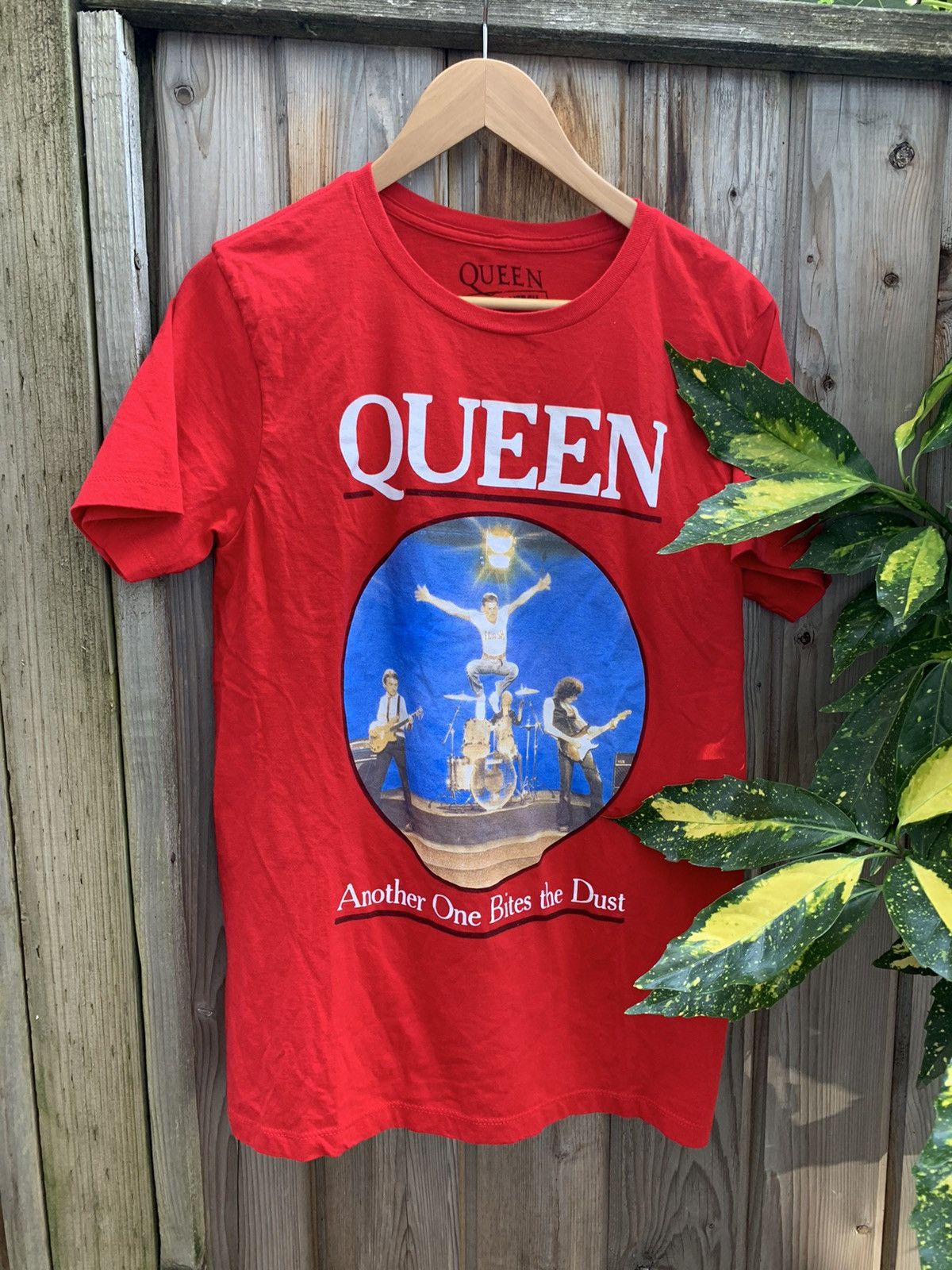 Queen Another One Bites The Dust T-shirt. Size large