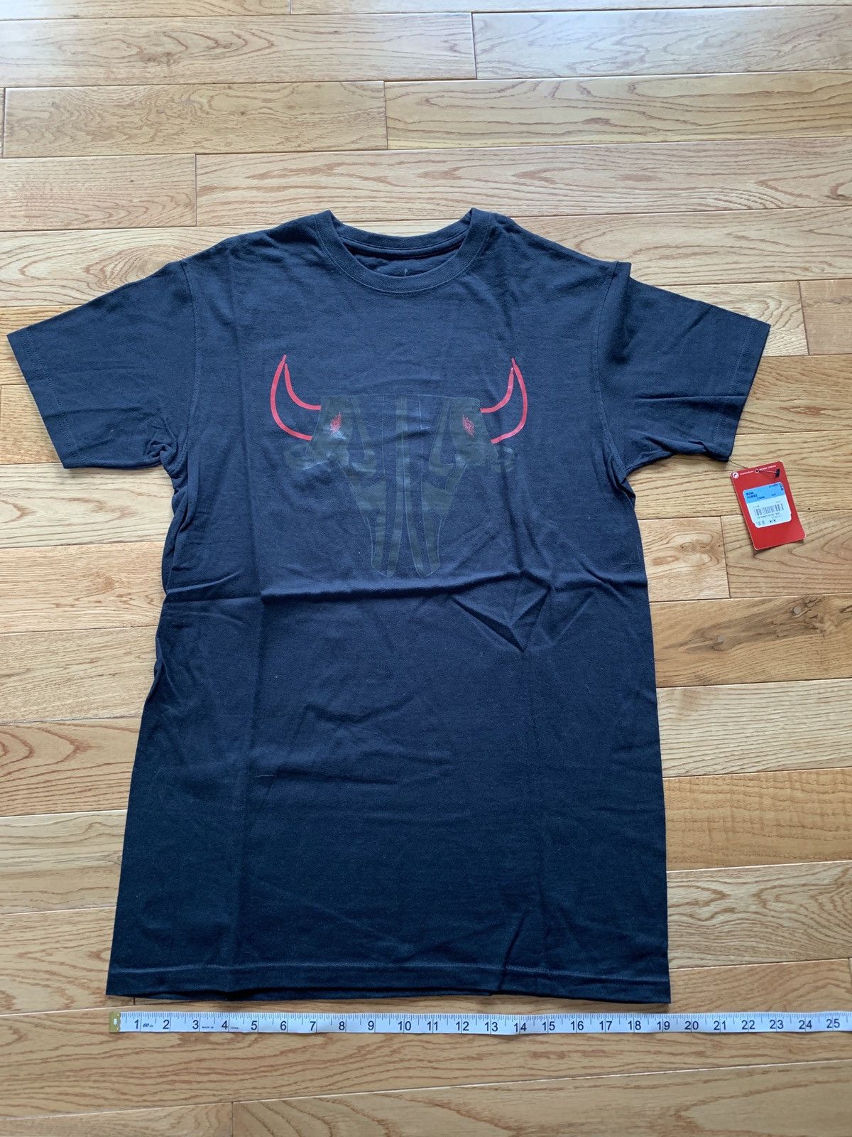 Jordan Brand Jordan 1 bulls t shirt Size US M / EU 48-50 / 2 - 1 Thumbnail