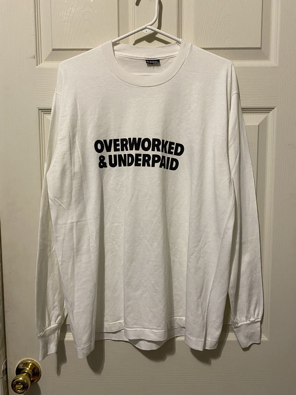 Vintage Vintage 90s Overworked & Underpaid T-Shirt Size US XL / EU 56 / 4 - 1 Thumbnail