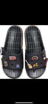 Luke combs crocs online slides