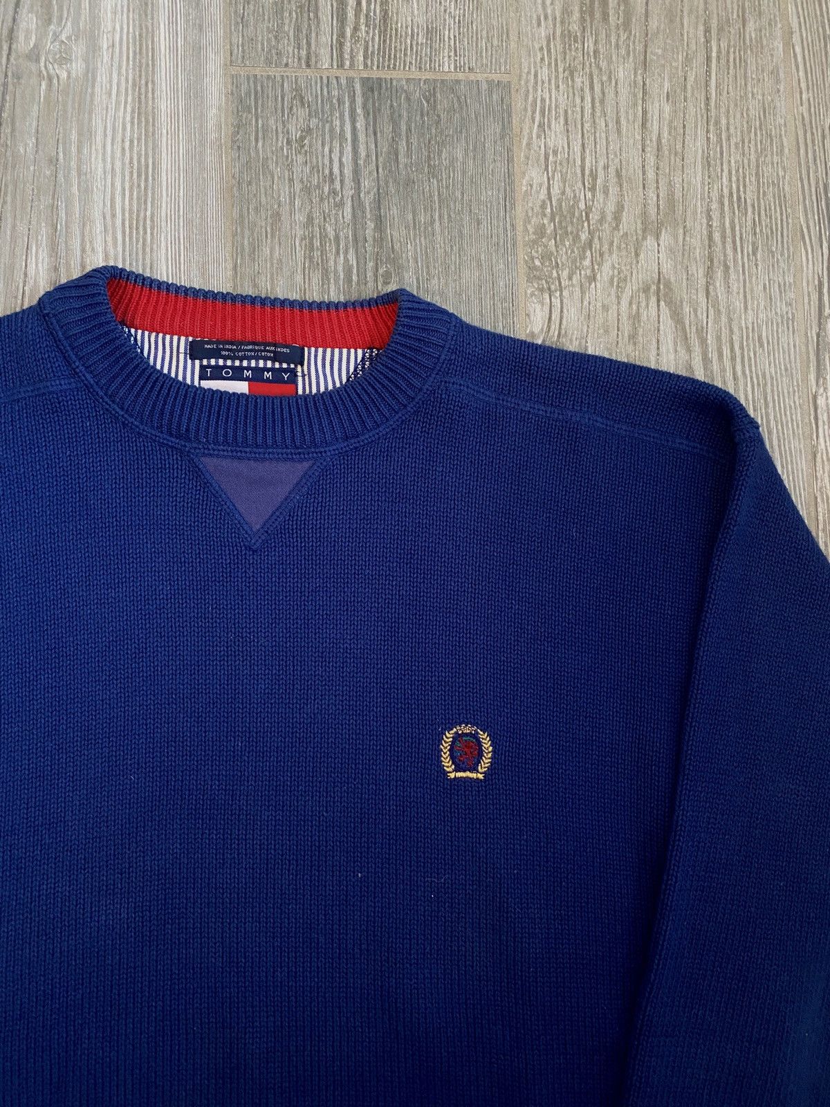 Tommy Hilfiger 🔥1990s Tommy Hilifiger Hand Knit Blue Crest Vintage Sweater Size US L / EU 52-54 / 3 - 3 Thumbnail