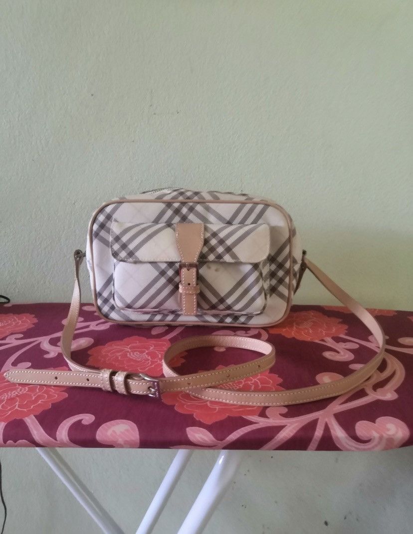 BURBERRY RARE HANDBAG LUXURY DESIGNER (FOR HER)