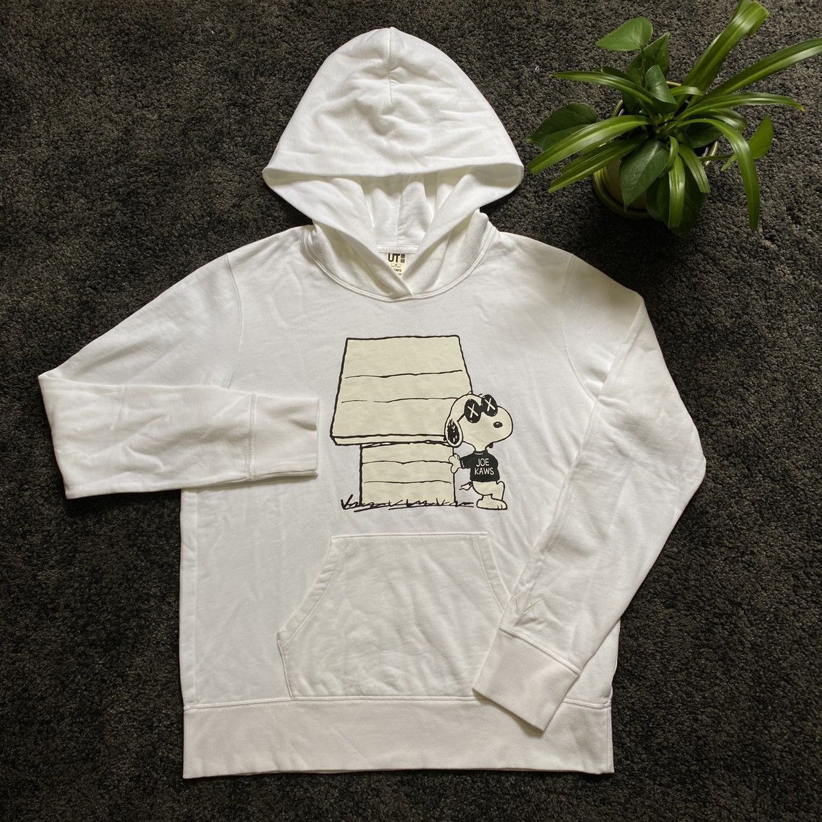 Kaws × Peanuts × Uniqlo SNOOPY JOE KAWS GRAPHIC HOODIE Size US M / EU 48-50 / 2 - 2 Thumbnail