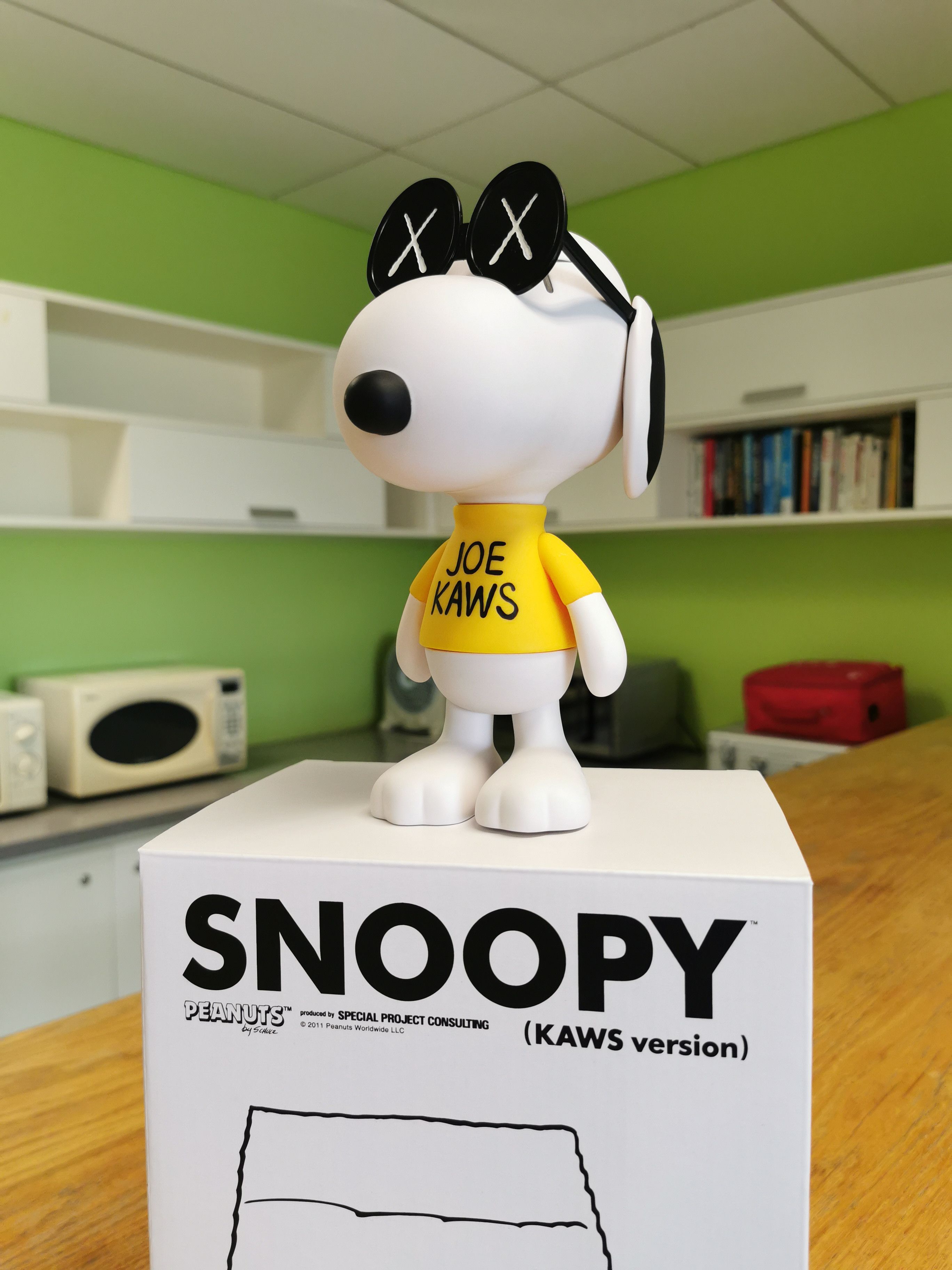 KAWS, KAWS X Peanuts Joe KAWS (Snoopy) (2012)