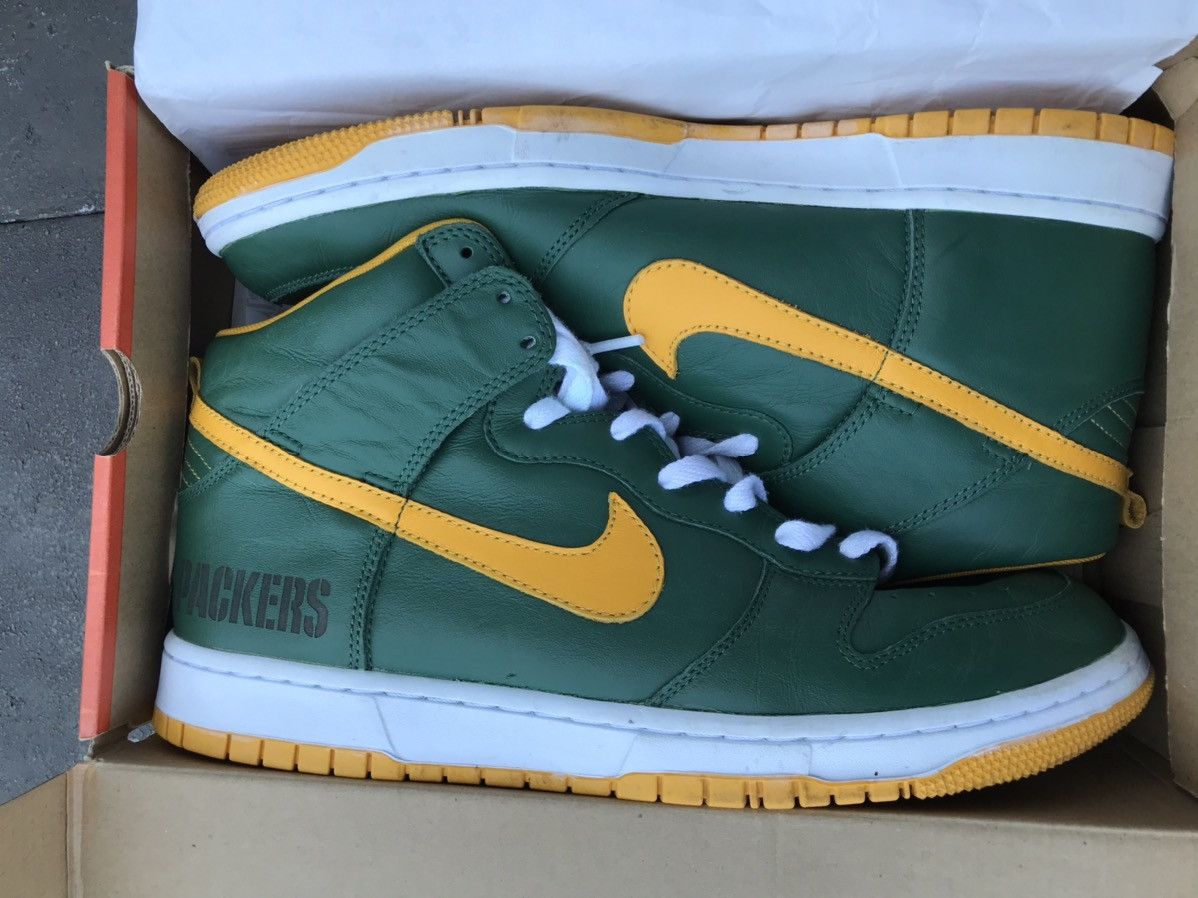 Mens green bay packer nike dunks sb high tops hotsell