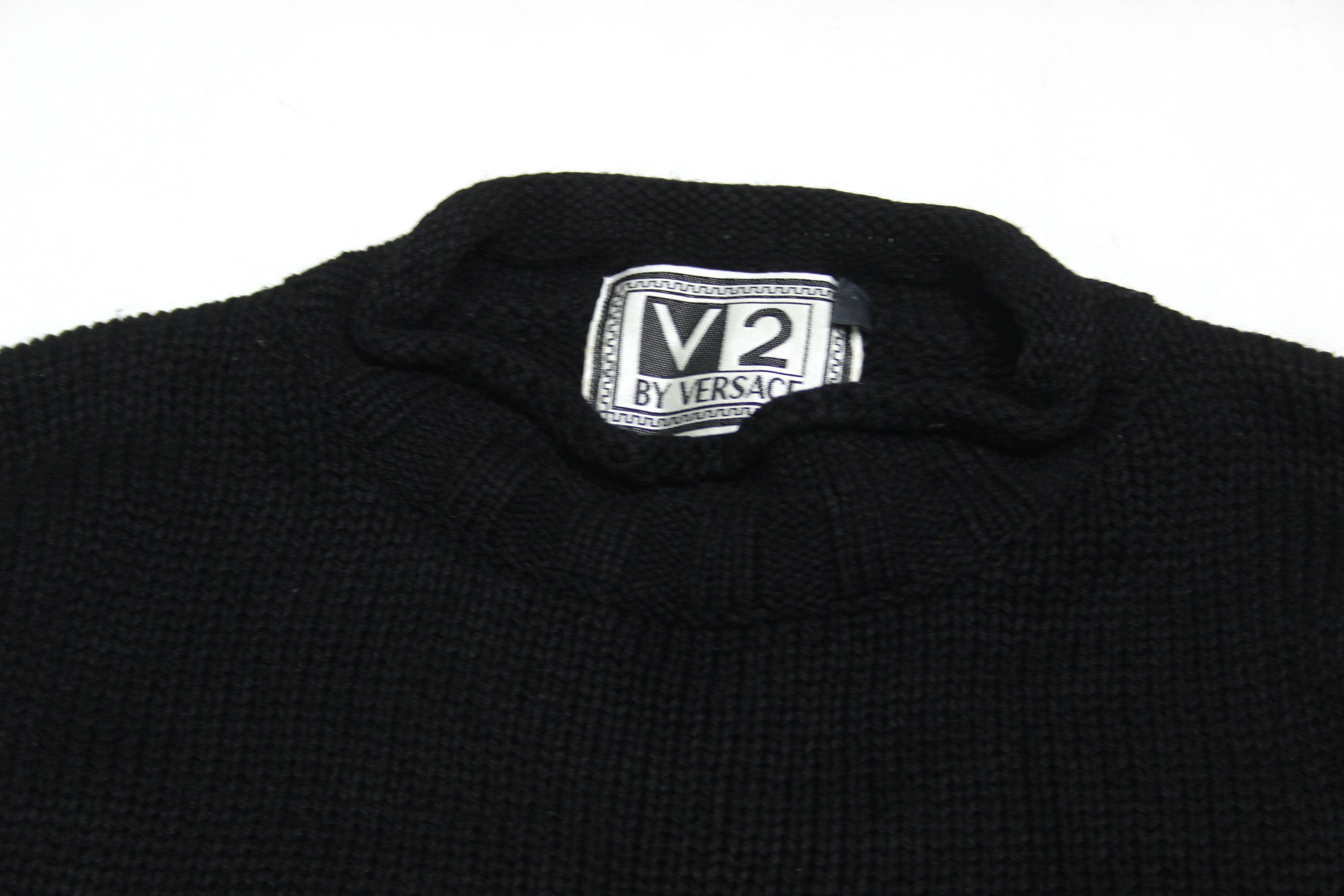 Versace V2 90S Medusa Metal Logo Heavy Knit Vintage Size US L / EU 52-54 / 3 - 5 Thumbnail