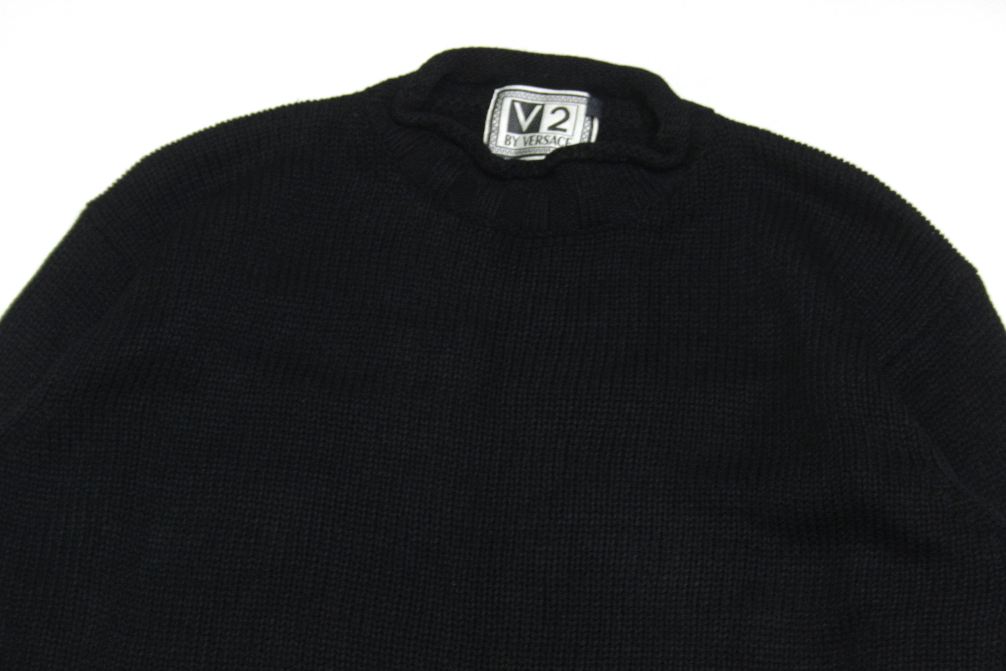 Versace V2 90S Medusa Metal Logo Heavy Knit Vintage Size US L / EU 52-54 / 3 - 4 Thumbnail