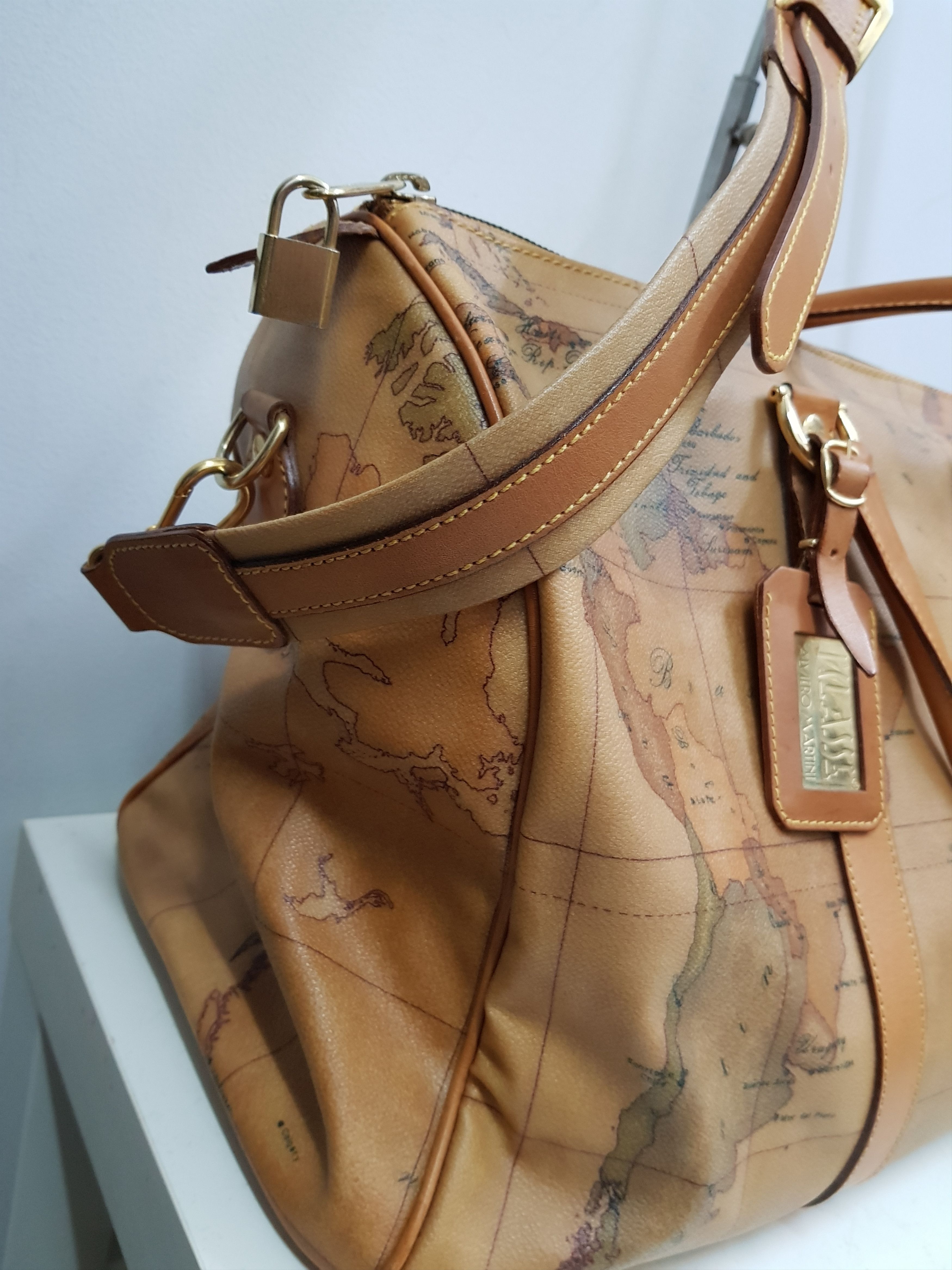 Alviero Martini Authentic 🔥 Alviero Martini Travel Bag Italy Size ONE SIZE - 3 Thumbnail