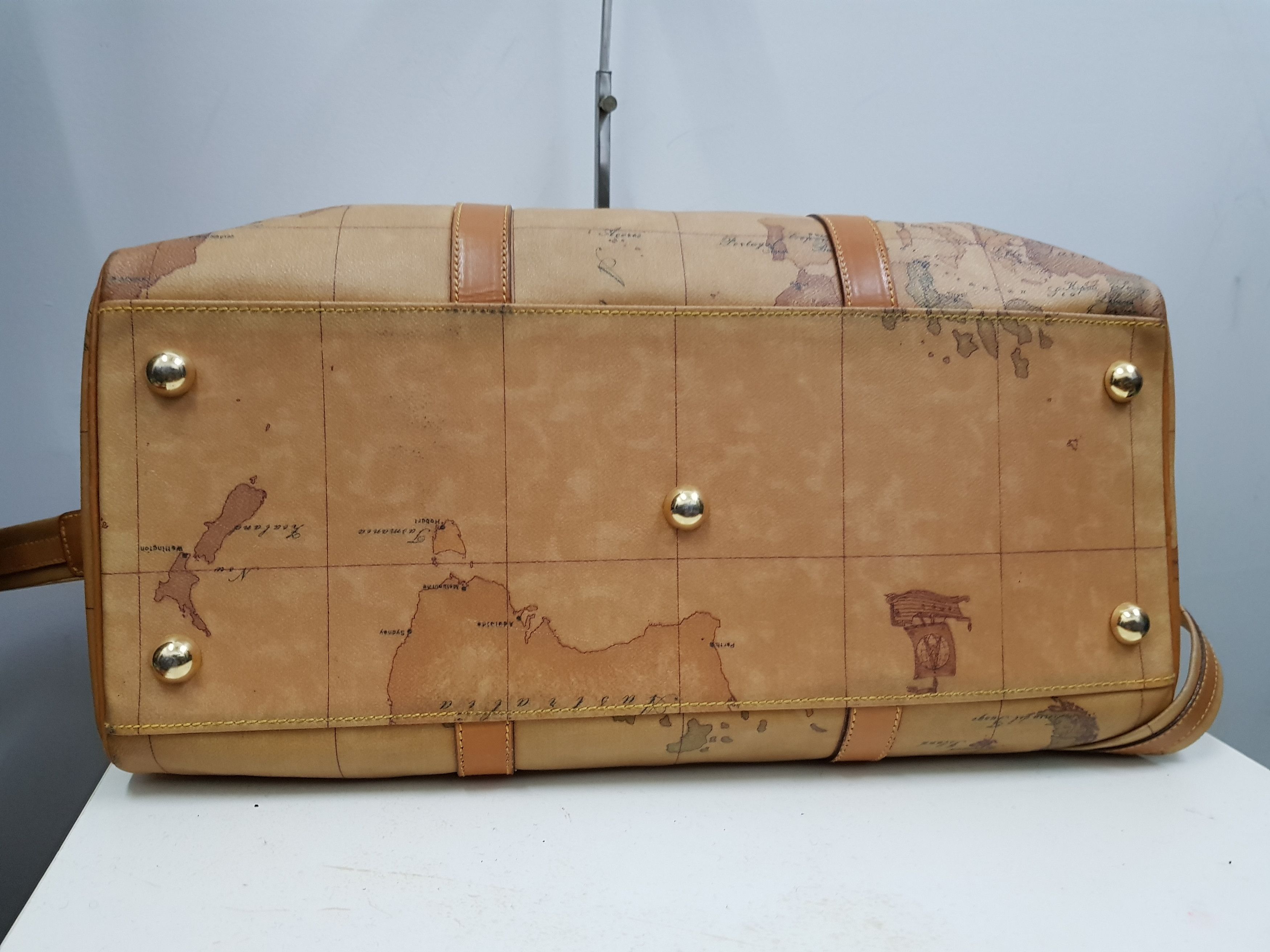 Alviero Martini Authentic 🔥 Alviero Martini Travel Bag Italy Size ONE SIZE - 9 Thumbnail