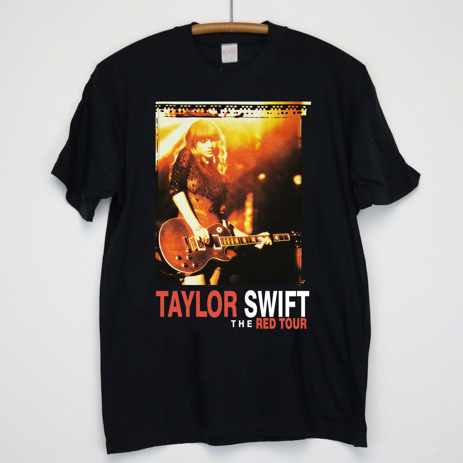 Gildan Taylor Swift Red tour concert T-Shirt | Grailed