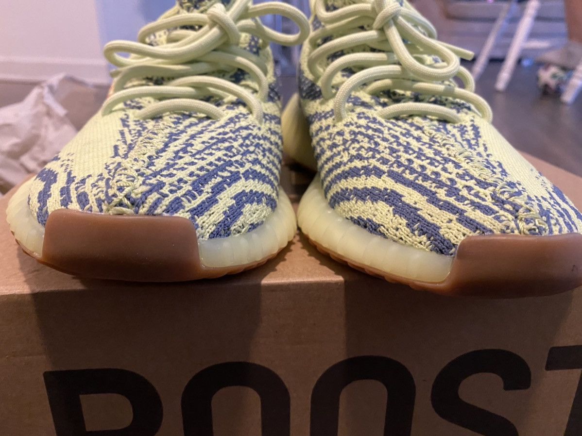 Adidas Yeezy Boost 350 V2 Semi Frozen Yellow 2017 Size US 6.5 / EU 39-40 - 3 Thumbnail