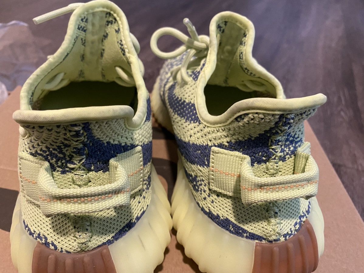 Adidas Yeezy Boost 350 V2 Semi Frozen Yellow 2017 Size US 6.5 / EU 39-40 - 4 Thumbnail
