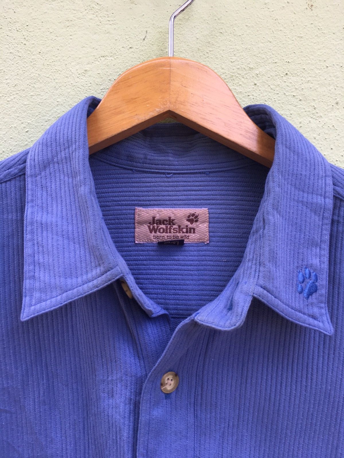 Jack Wolfskin Vintage Jack Wolfskin Curduroy Button Shirt Size US M / EU 48-50 / 2 - 1 Thumbnail