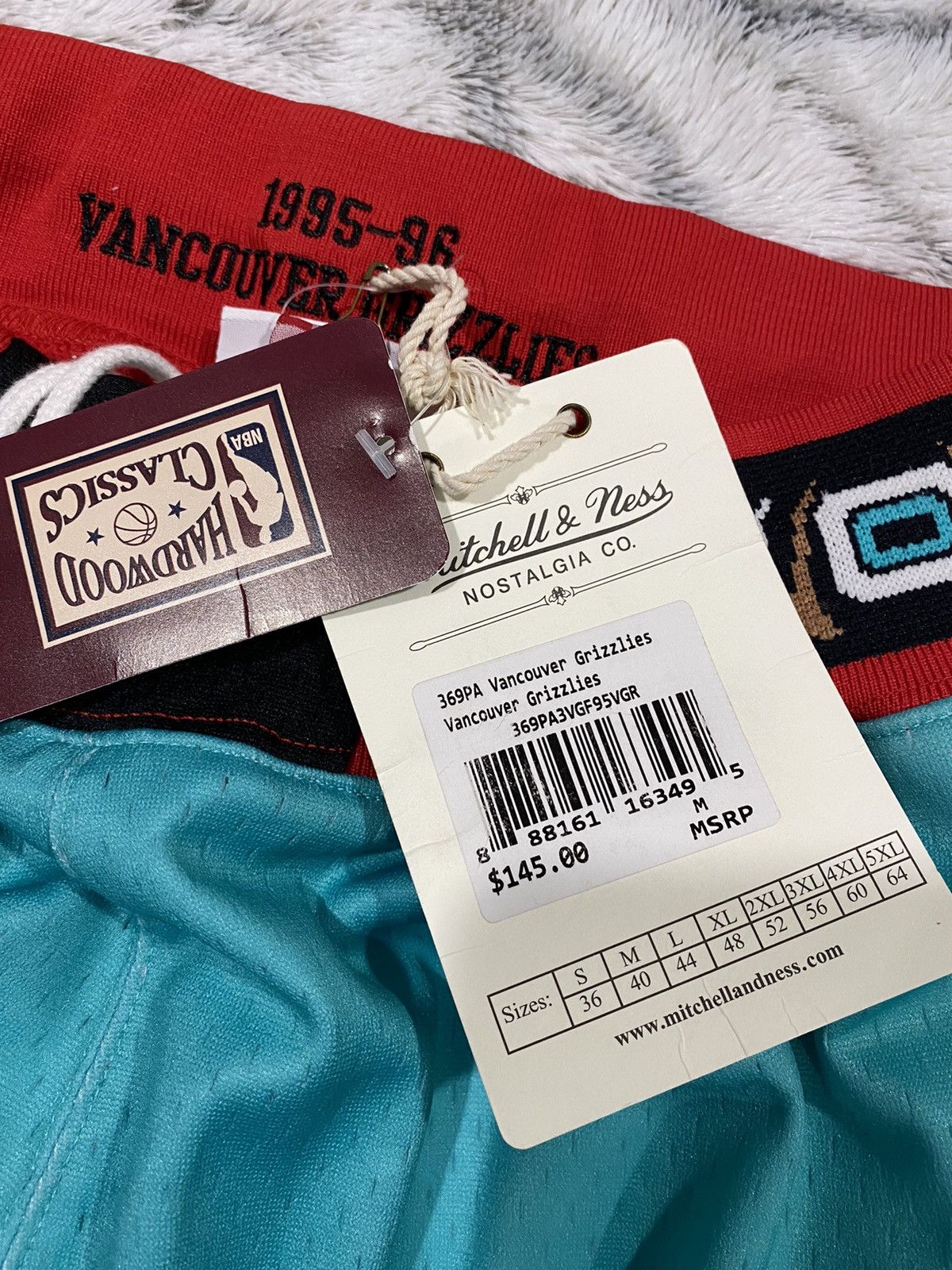 Mitchell & Ness Vancouver Grizzlies 96-96 Hardwood Classics Size US 32 / EU 48 - 3 Thumbnail