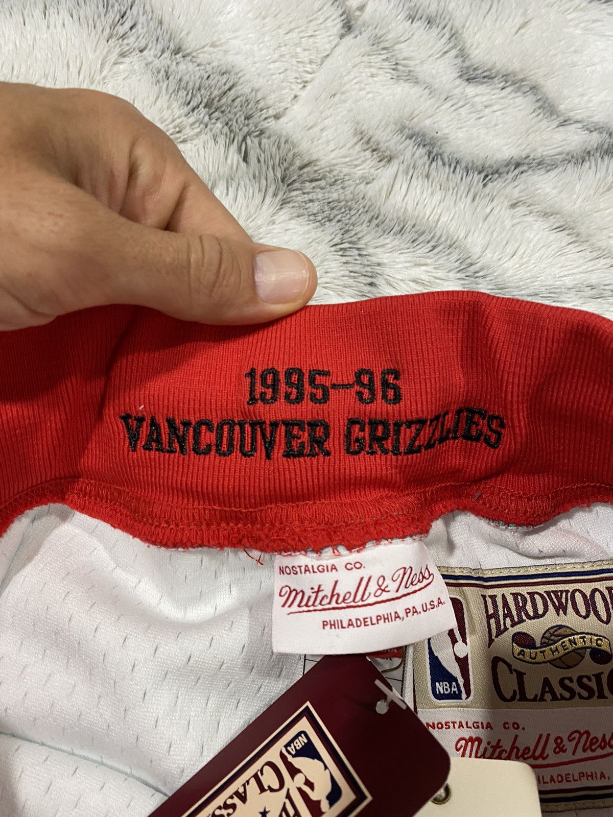 Mitchell & Ness Vancouver Grizzlies 96-96 Hardwood Classics Size US 32 / EU 48 - 5 Thumbnail