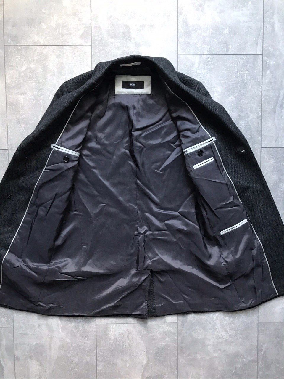 Hugo Boss Hugo boss mans wool grey coat Size US S / EU 44-46 / 1 - 7 Thumbnail