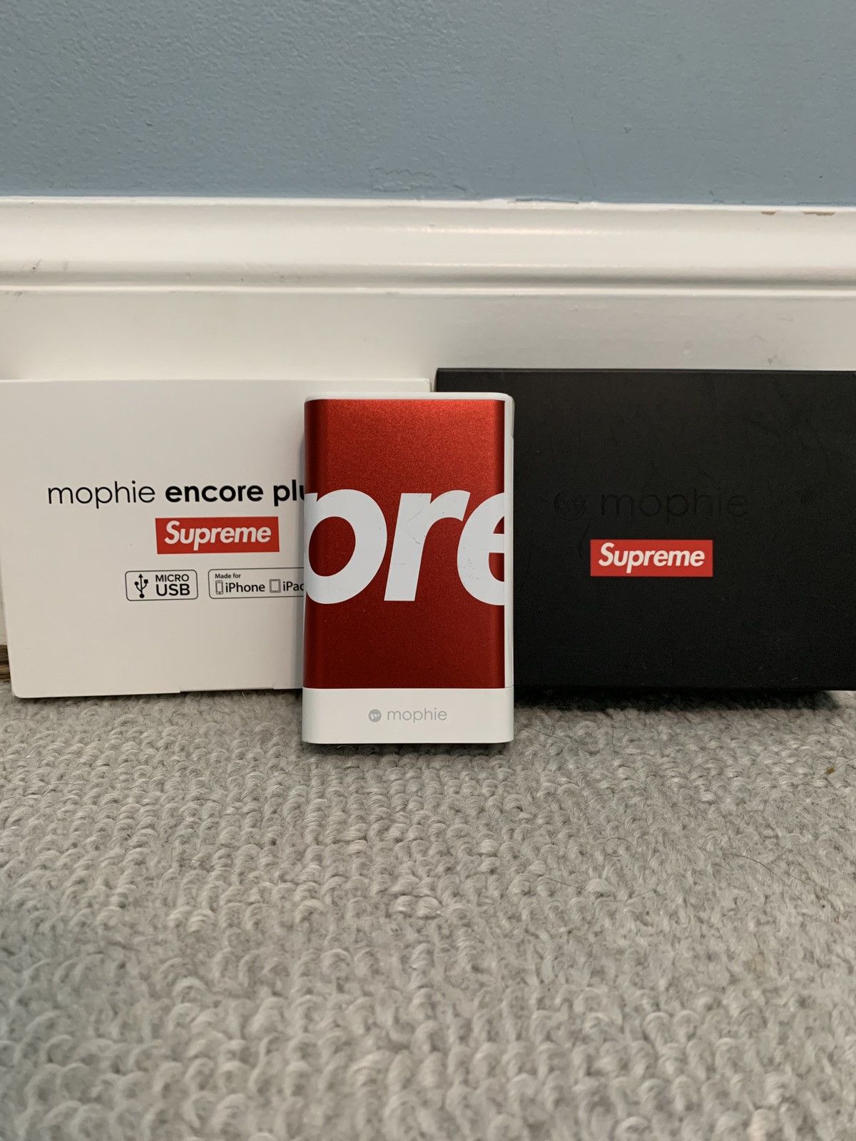 Supreme Supreme 10k Red mophie charger Size ONE SIZE - 2 Thumbnail