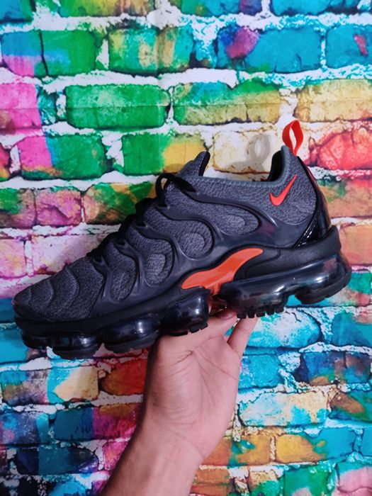 Vapormax plus cool on sale grey team orange