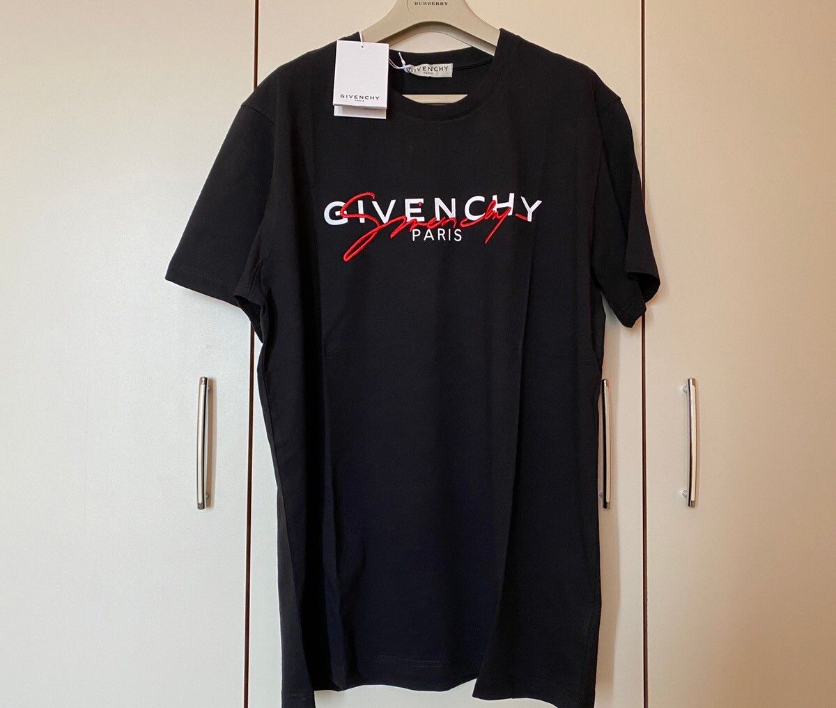 Givenchy Givenchy Paris Signature Black T-shirt Large Size BM70UK3002 Size US L / EU 52-54 / 3 - 1 Preview