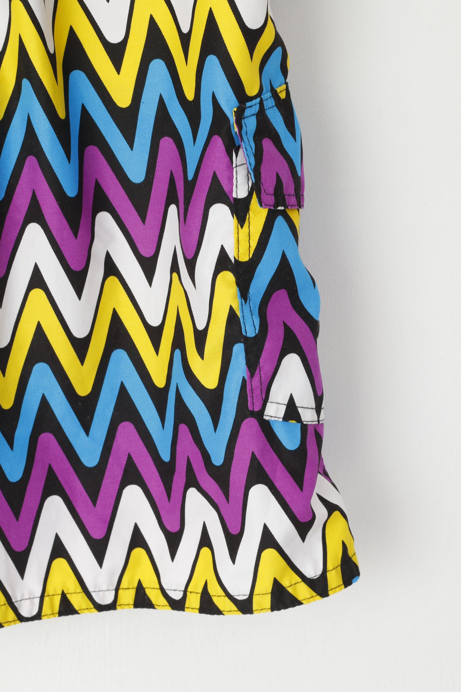 Other Retro Men L Shorts Multicoloured Zigzag Bermuda 1950 Size US 36 / EU 52 - 2 Thumbnail