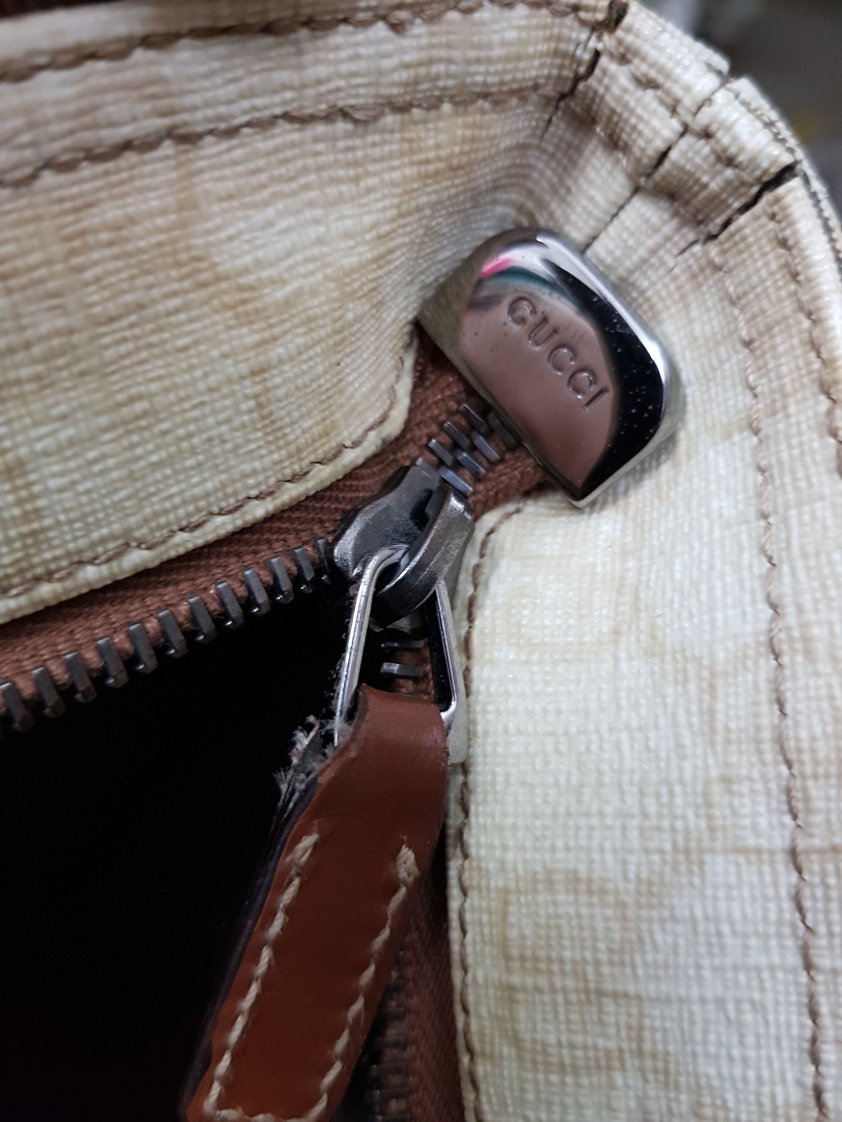 Gucci 🔥Authentic 🔥GUCCI Monogram Sling Bag Size ONE SIZE - 10 Thumbnail