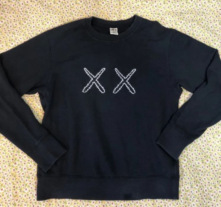 Kaws x best sale uniqlo crewneck