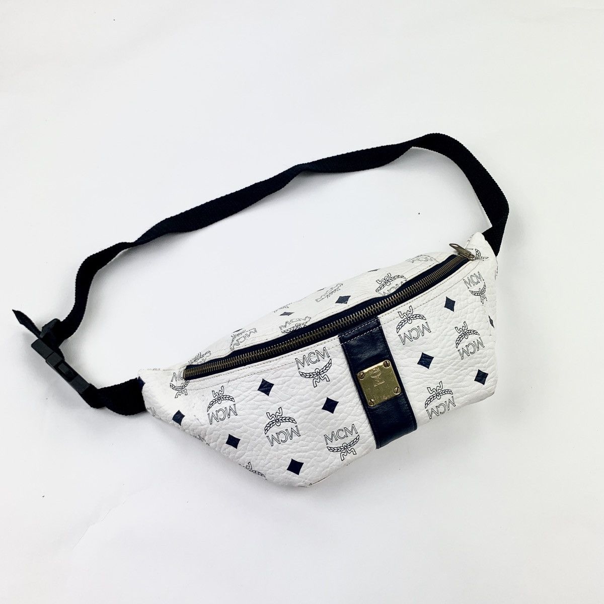 White mcm 2024 fanny pack