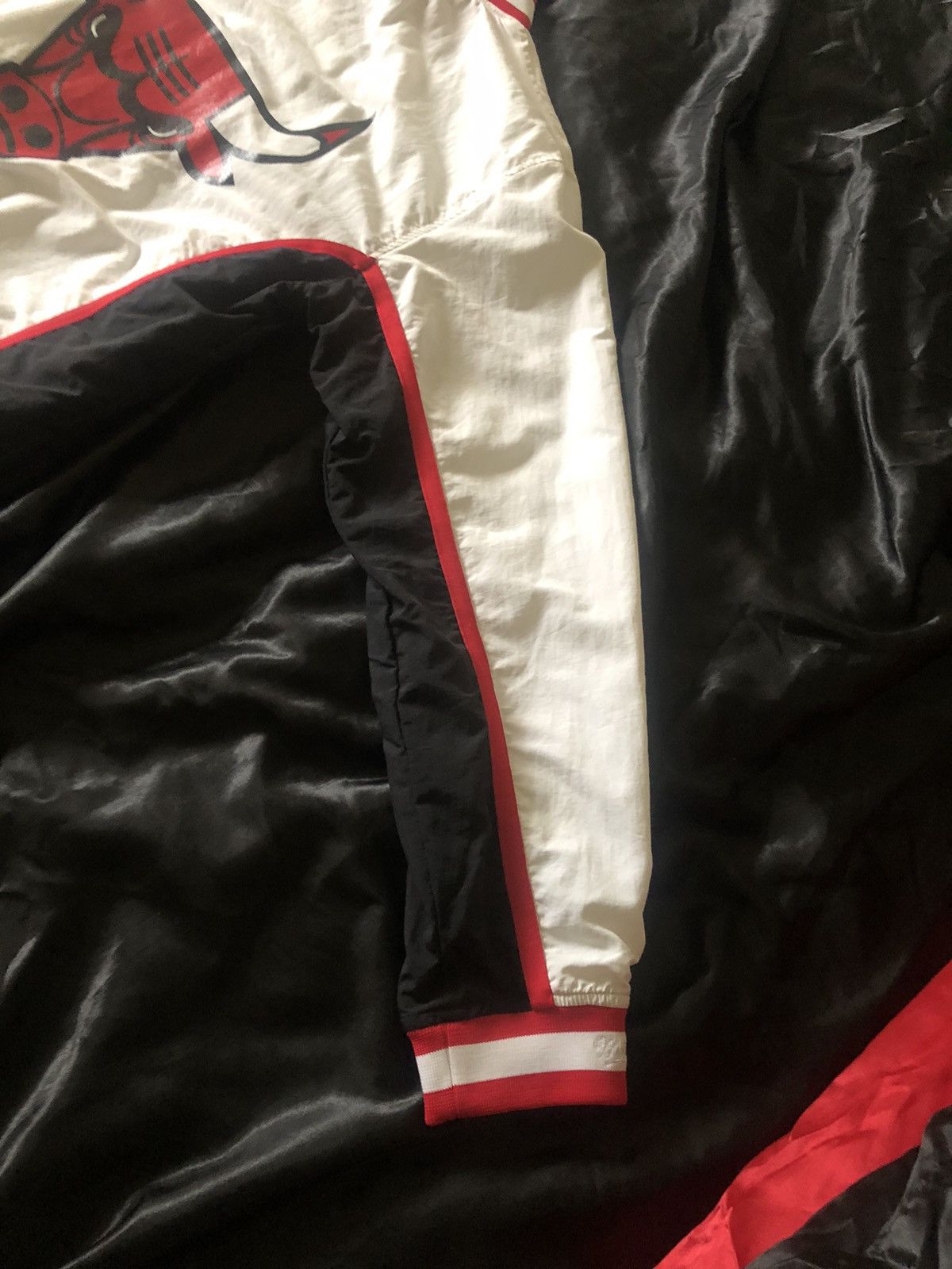 Mitchell & Ness (BNWT) Chicago Bulls Warm Up Jacket Sz. L Size US M / EU 48-50 / 2 - 3 Thumbnail