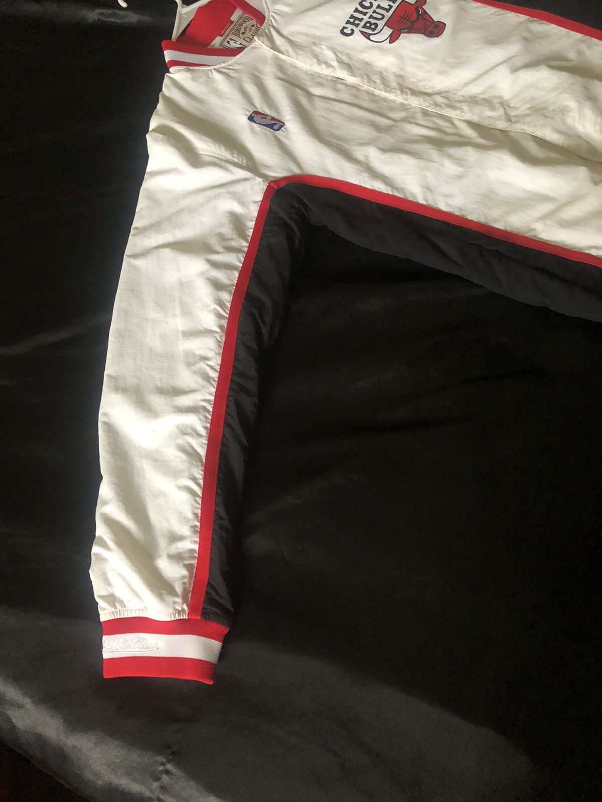 Mitchell & Ness (BNWT) Chicago Bulls Warm Up Jacket Sz. L Size US M / EU 48-50 / 2 - 6 Thumbnail